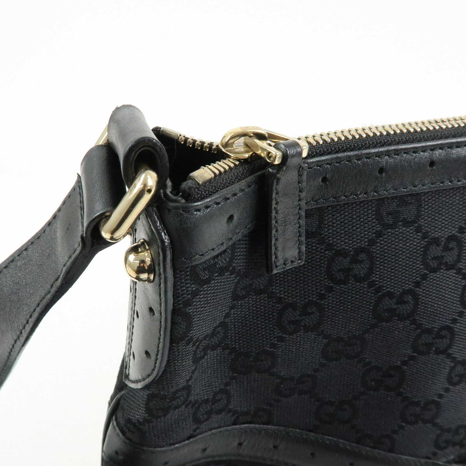 GUCCI Sherry Interlocking G GG Canvas Leather Shoulder Bag 131033