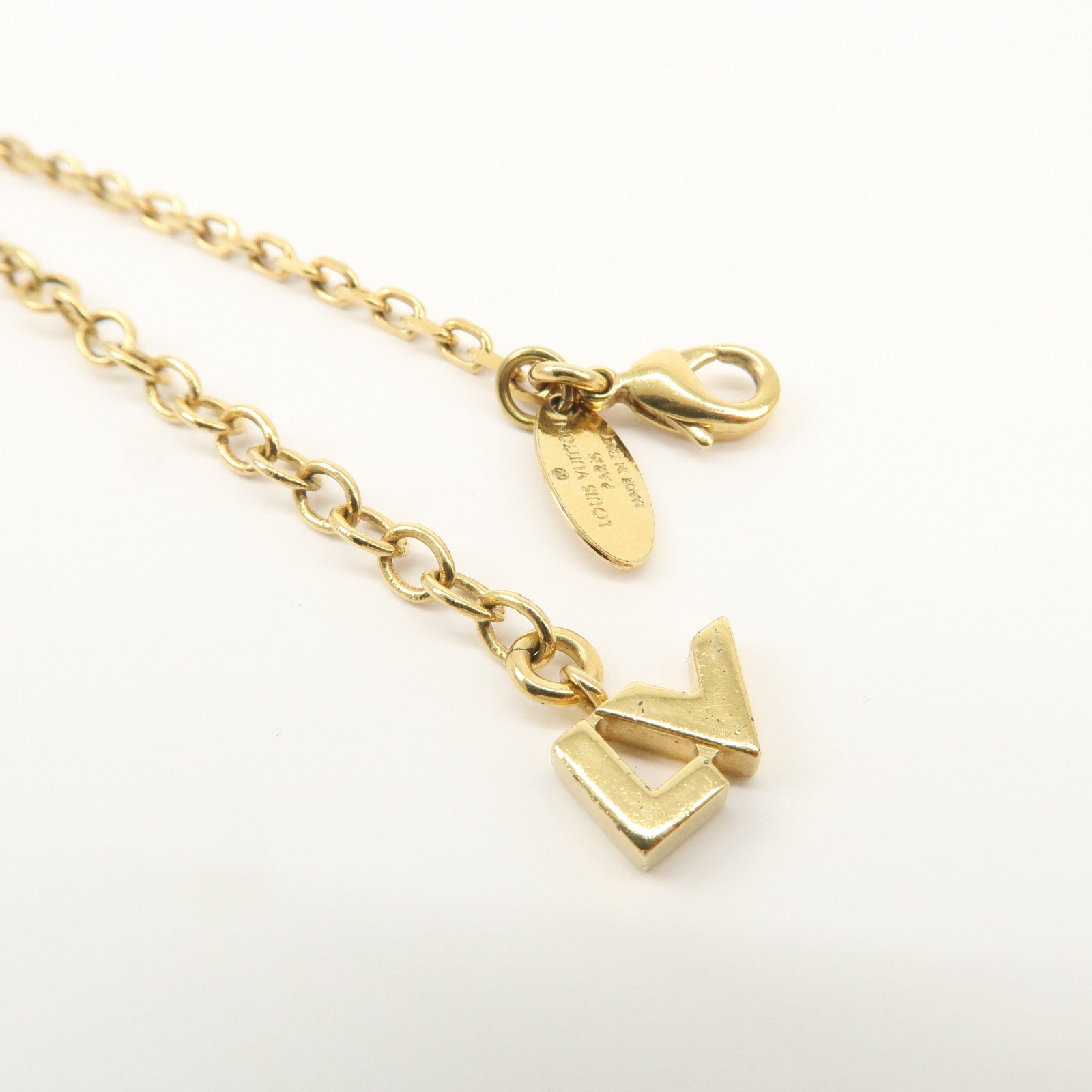 Louis Vuitton Pendentif Love Letters Metal Necklace Gold M75421