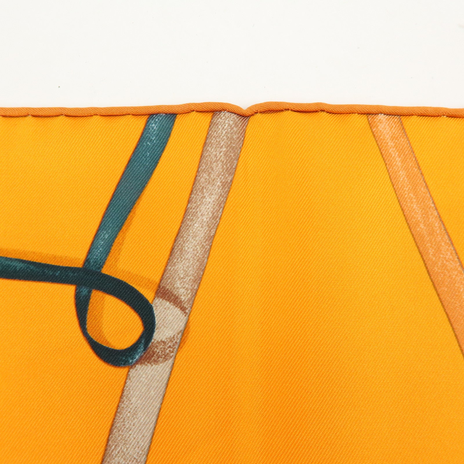 HERMES Carre 90 Silk 100% Scarf ATTRAPE TES REVES Orange
