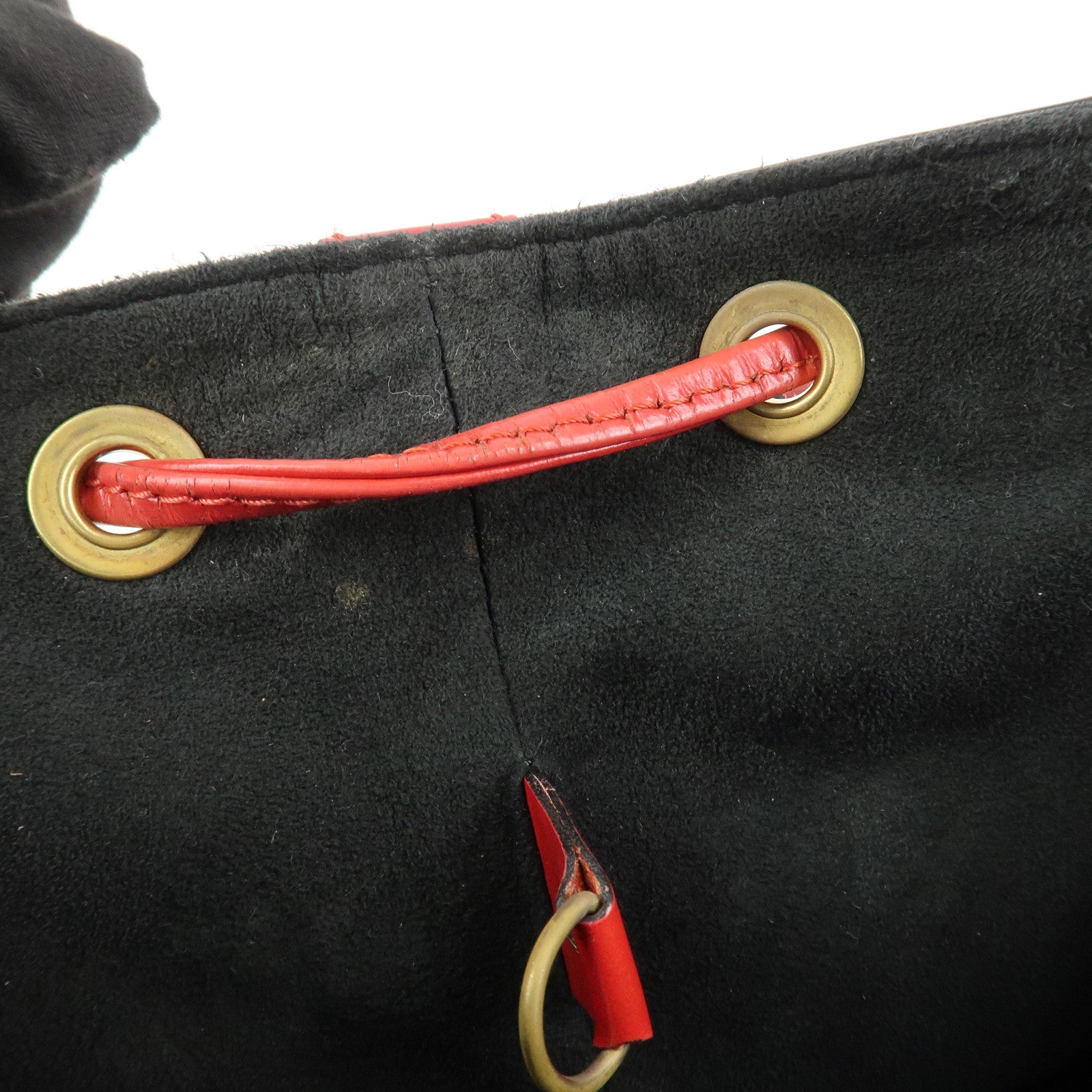 Louis Vuitton Epi Noe Shoulder Bag Noir Castilian Red M44017