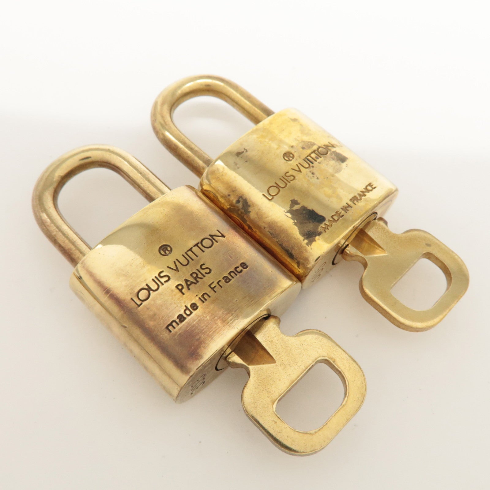 Louis Vuitton Set of 10 Lock & Key Cadena Key Lock Metal Gold
