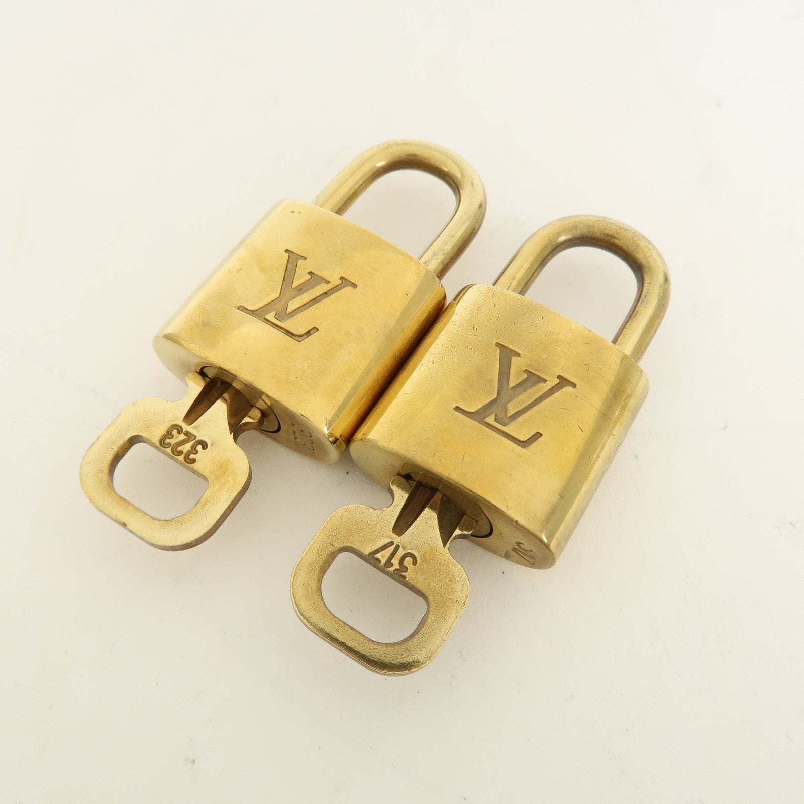 Louis Vuitton Set of 10 Lock & Key Cadena Key Lock Metal Gold Used