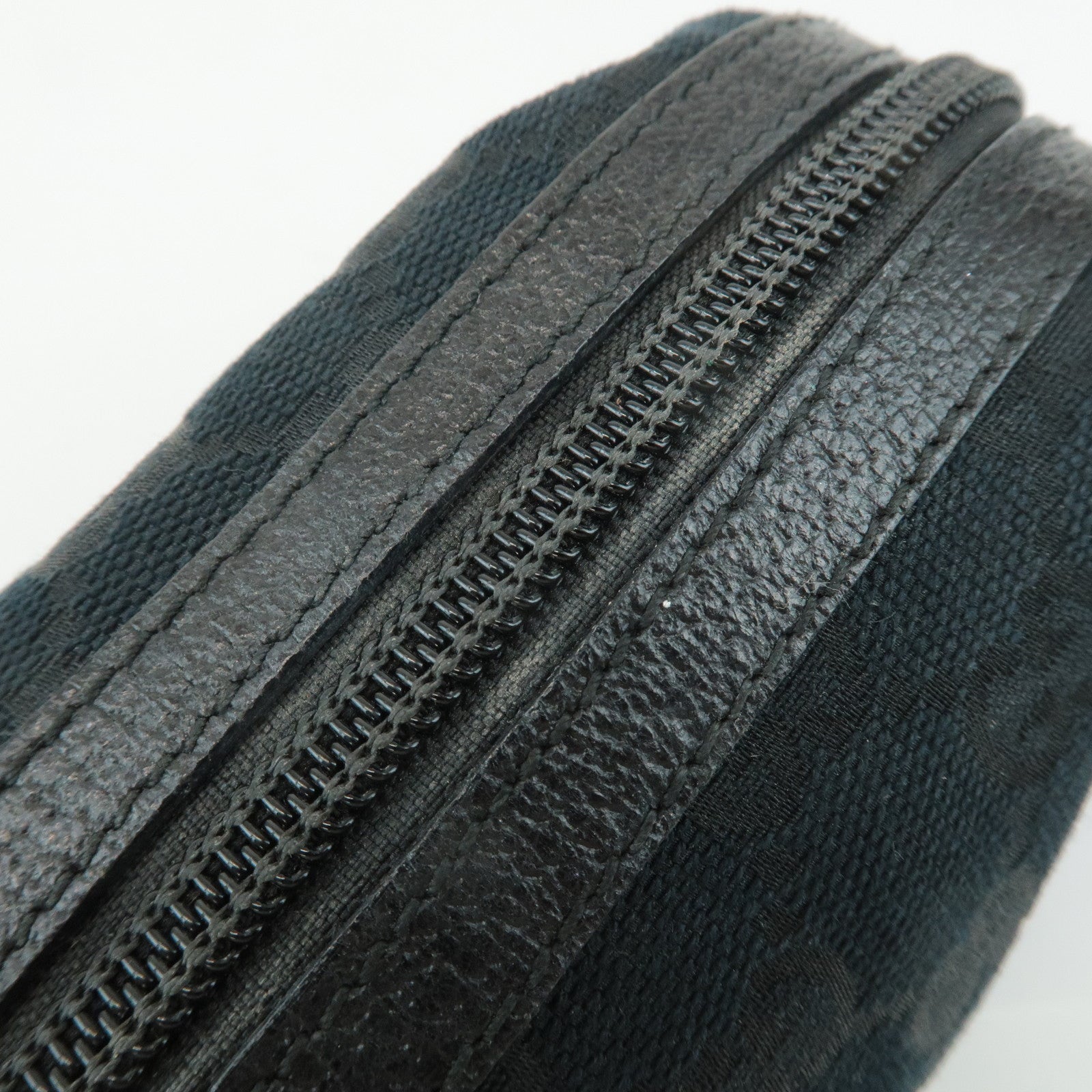 GUCCI Set of 2 GG Canvas Leather Cosmetic pouch 039.1113/29596 Used