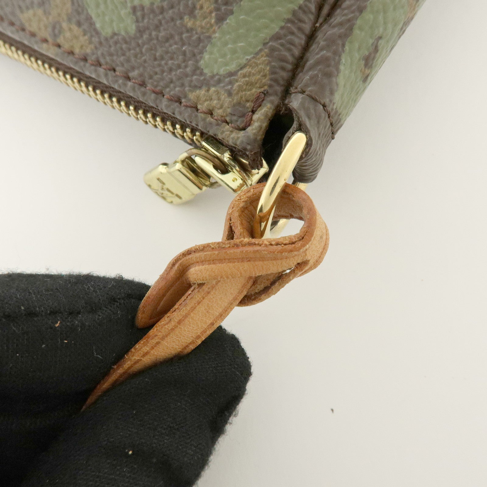 Louis Vuitton Monogram Graffiti Pochette Accessires Hand Bag M92191
