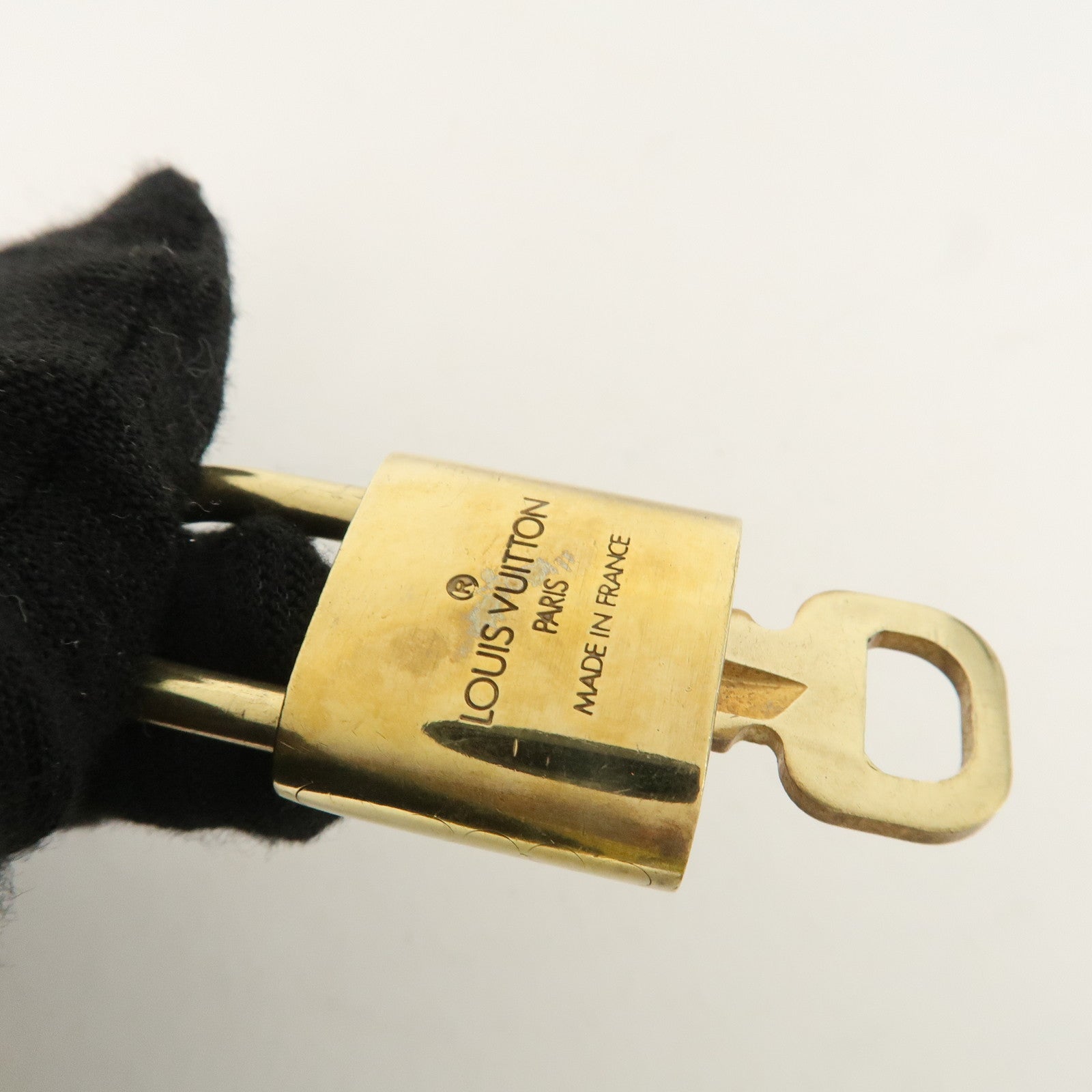 Louis Vuitton Set of 10 Lock & Key Cadena Key Lock Metal Gold Used