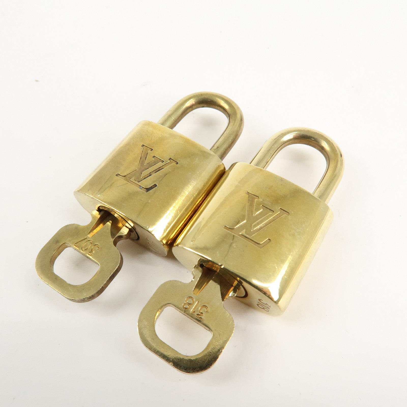 Louis Vuitton Set of 10 Lock & Key Cadena Key Lock Metal Gold