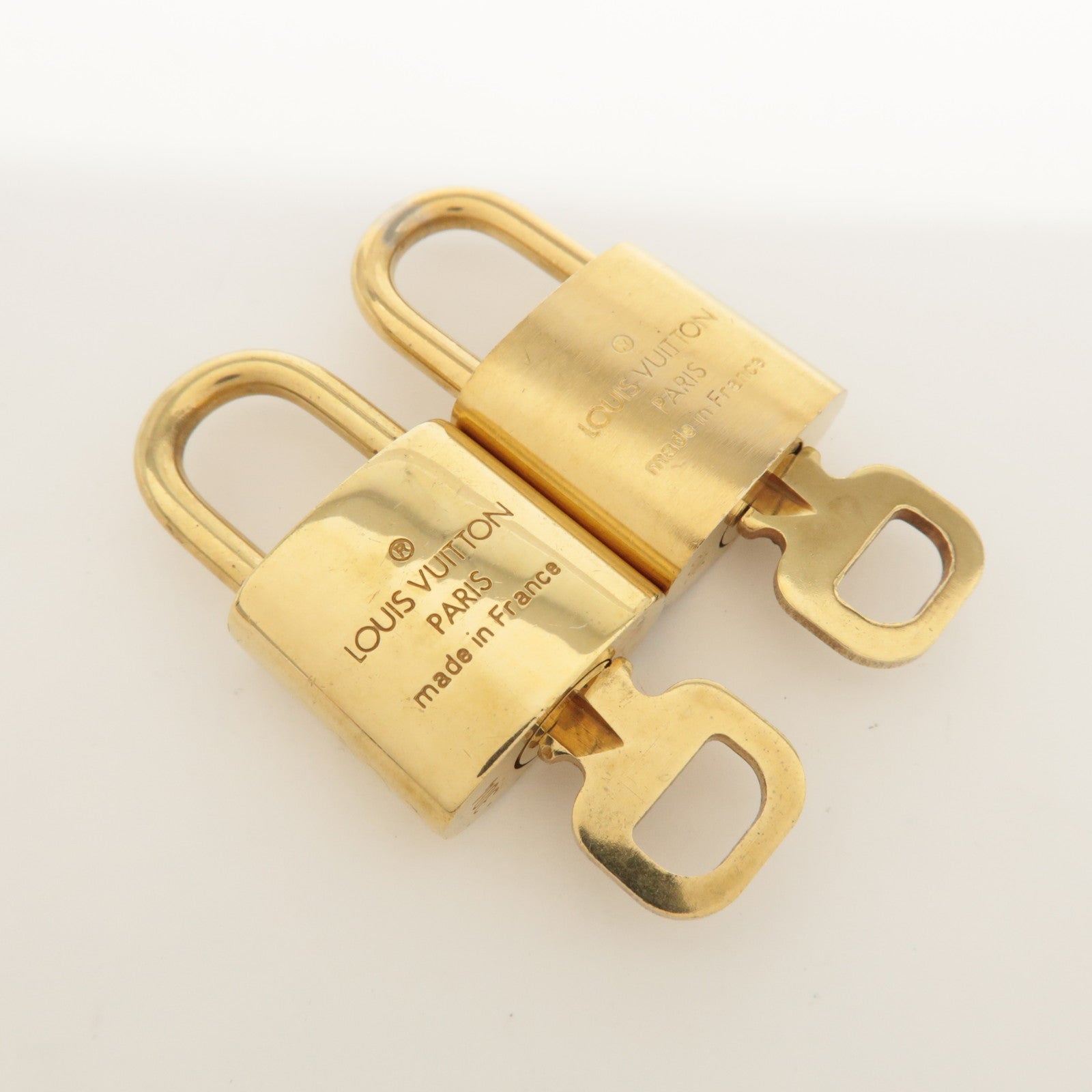 Louis Vuitton Set of 10 Lock & Key Cadena Key Lock Metal Gold