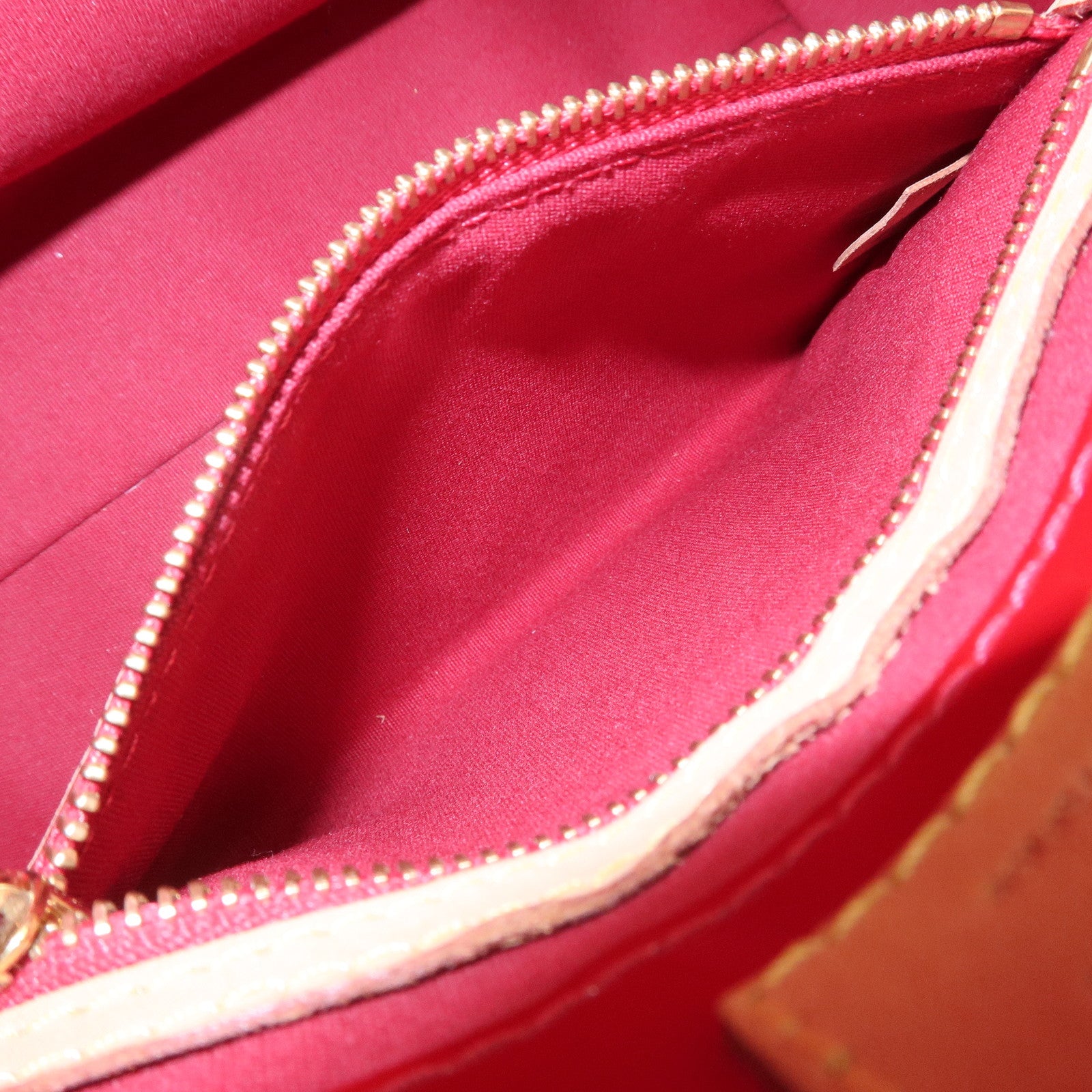 Louis Vuitton Vernis Lead PM Hand Bag Pomme d'Amour M91990