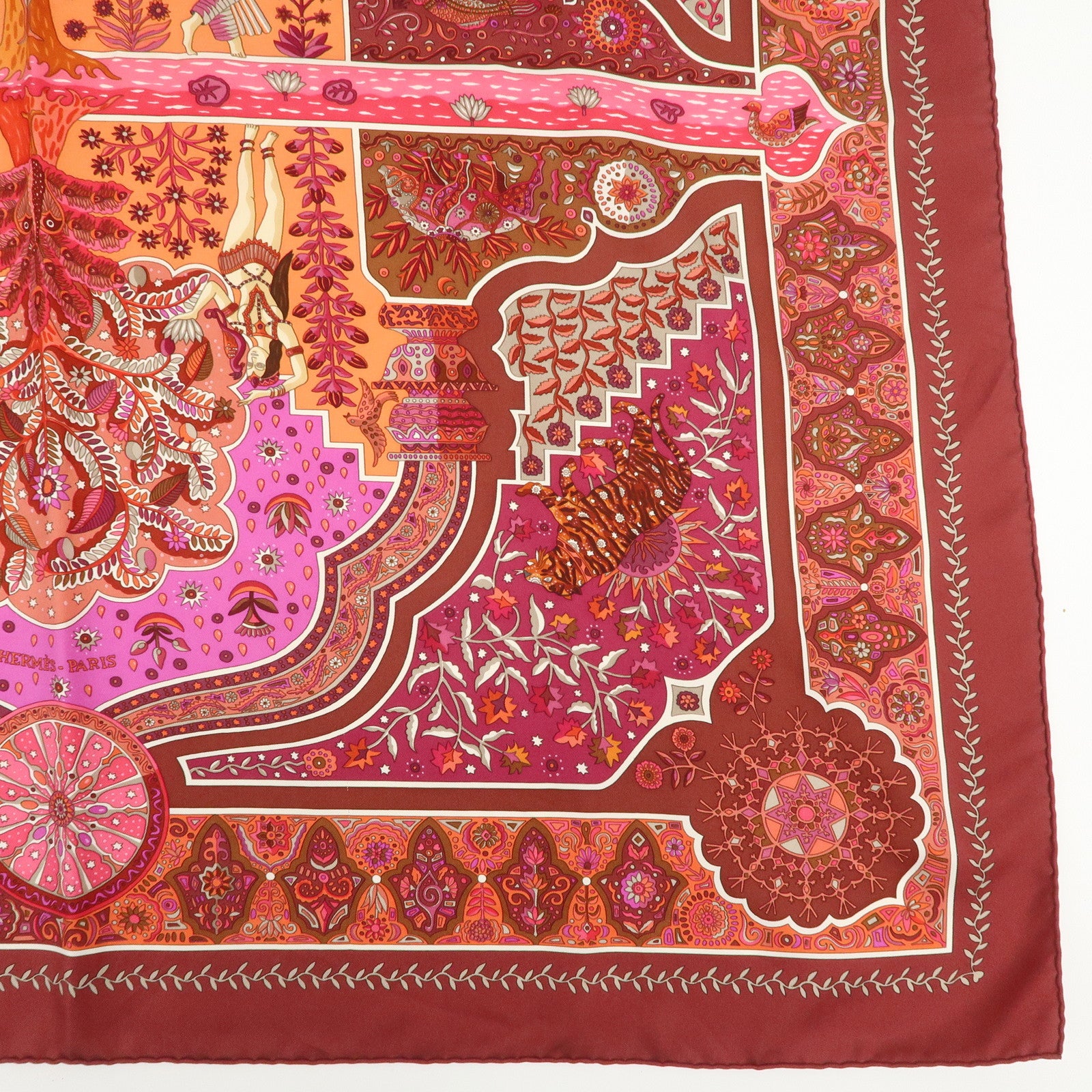 HERMES Carre 90 Silk 100% Aux Portes du Palais Scarf Red