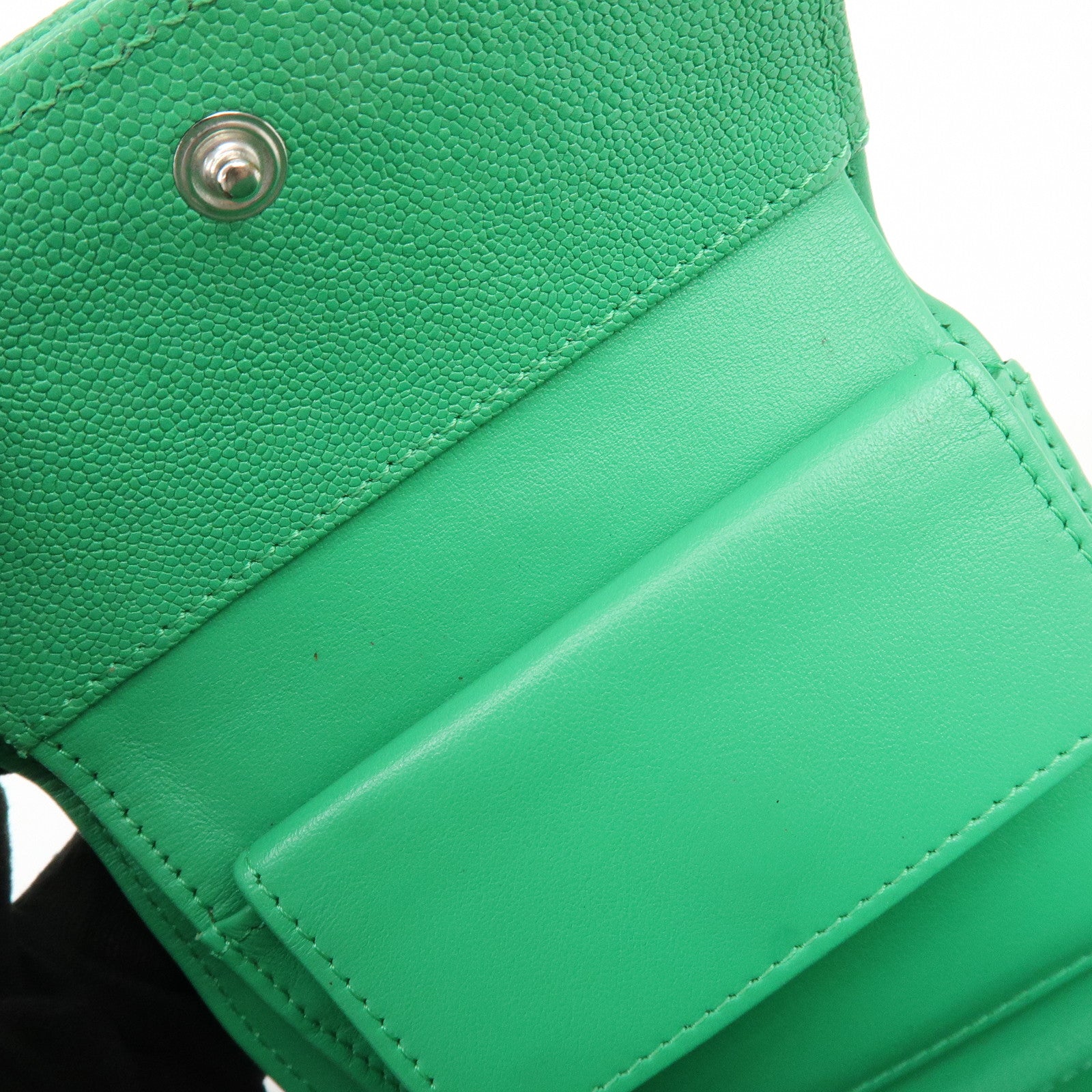 CHANEL Boy Chanel COCO Mark Caviarskin Compact Wallet Green
