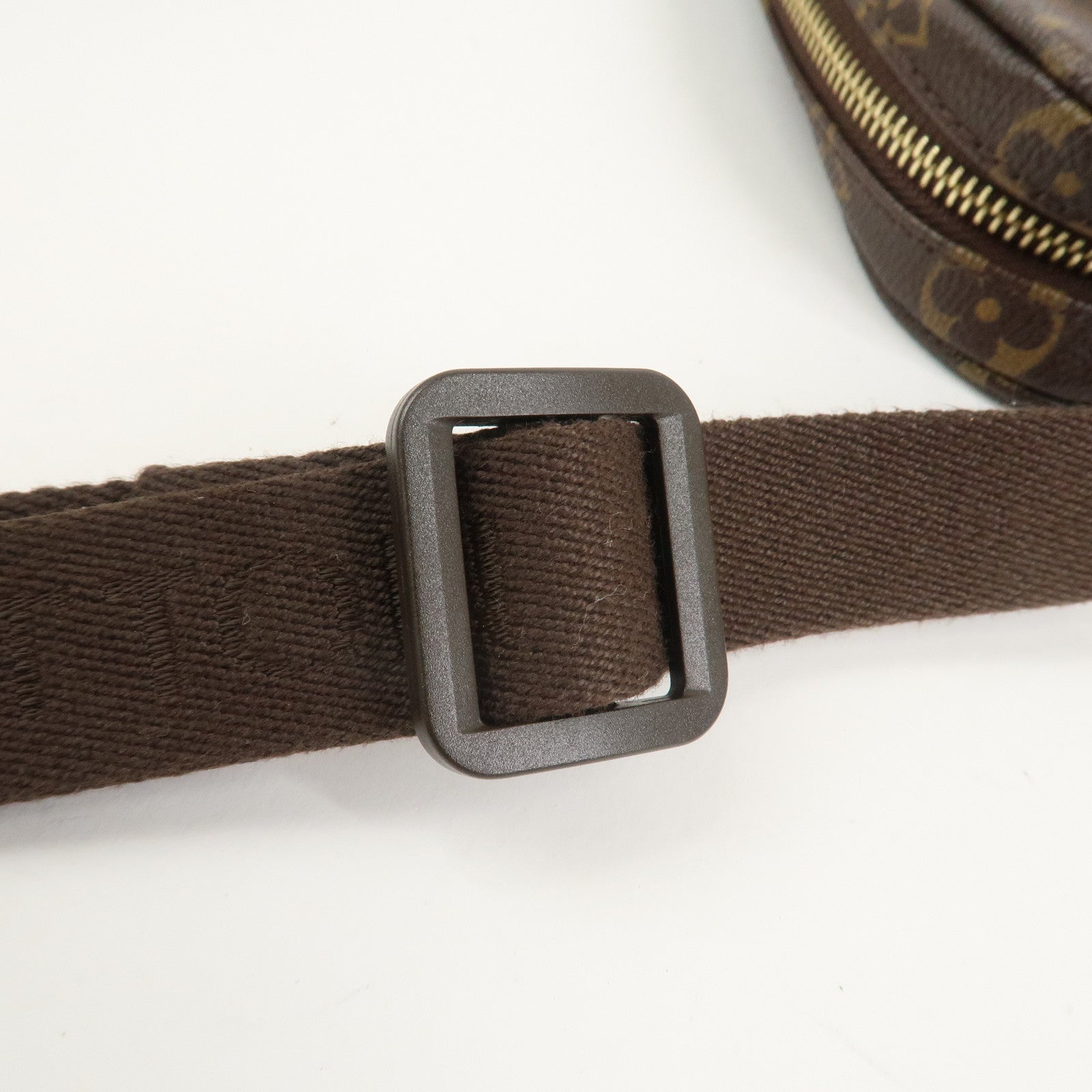 Louis Vuitton Monogram Trotteur Beaubourg Shoulder Bag Brown M97037