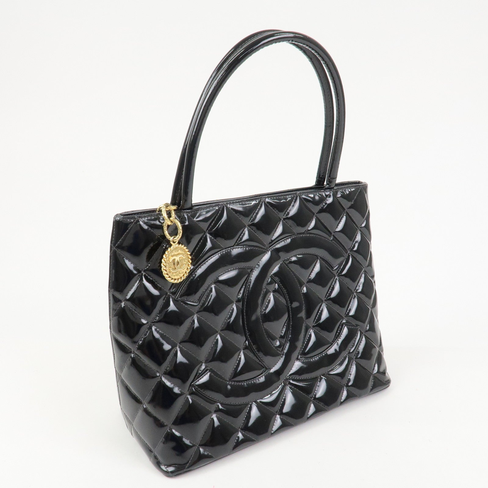 CHANEL Matelasse Patent Leather Medalion Tote Bag Black A01804
