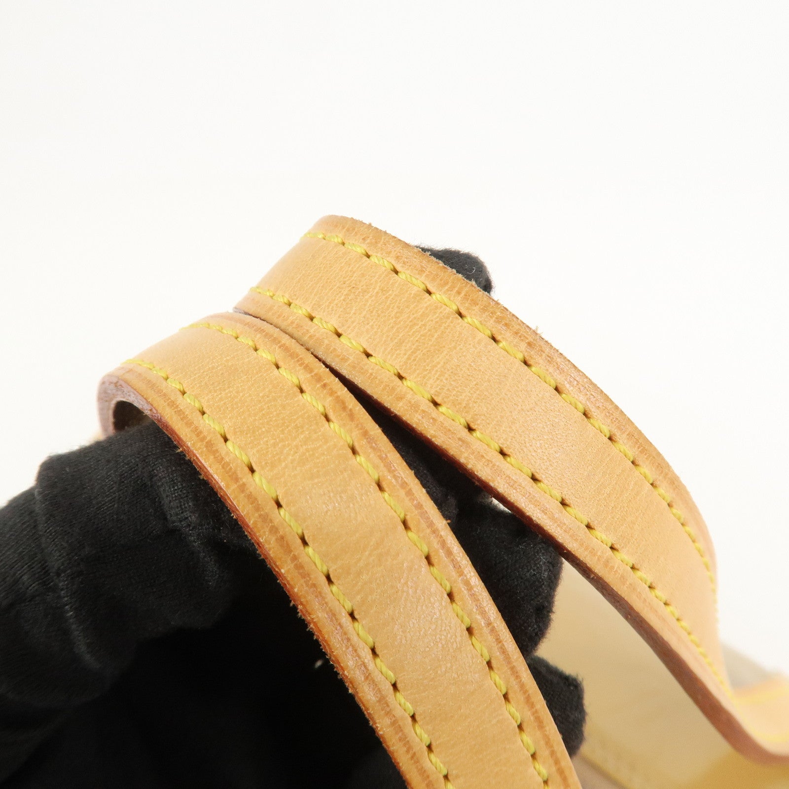 Louis Vuitton Monogram Vernis Bedford Hand Bag Beige M91006