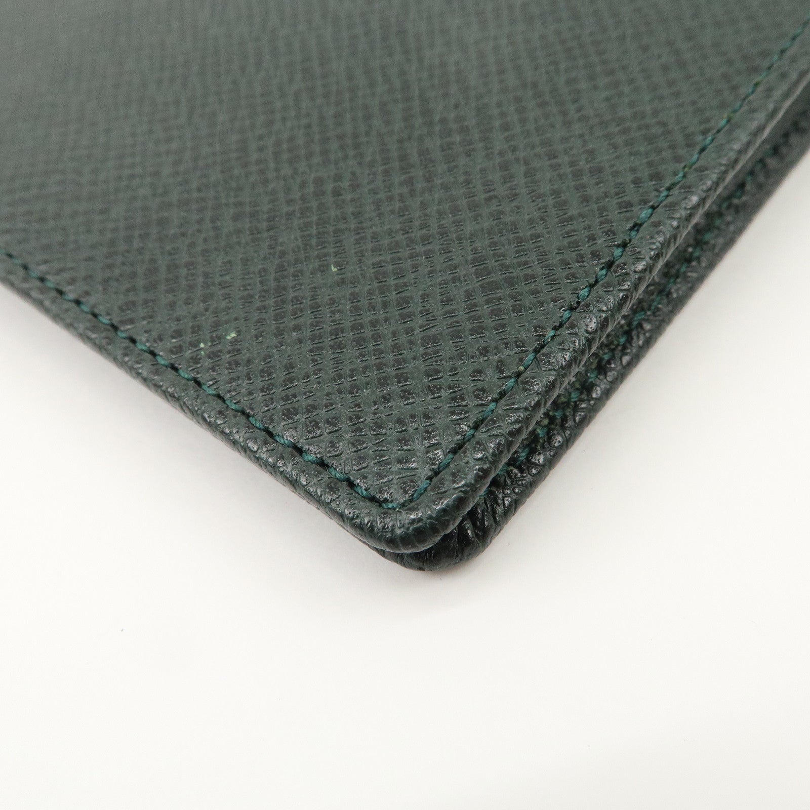 Louis Vuitton Taiga Leather Pass Case Card Case Epicea Used