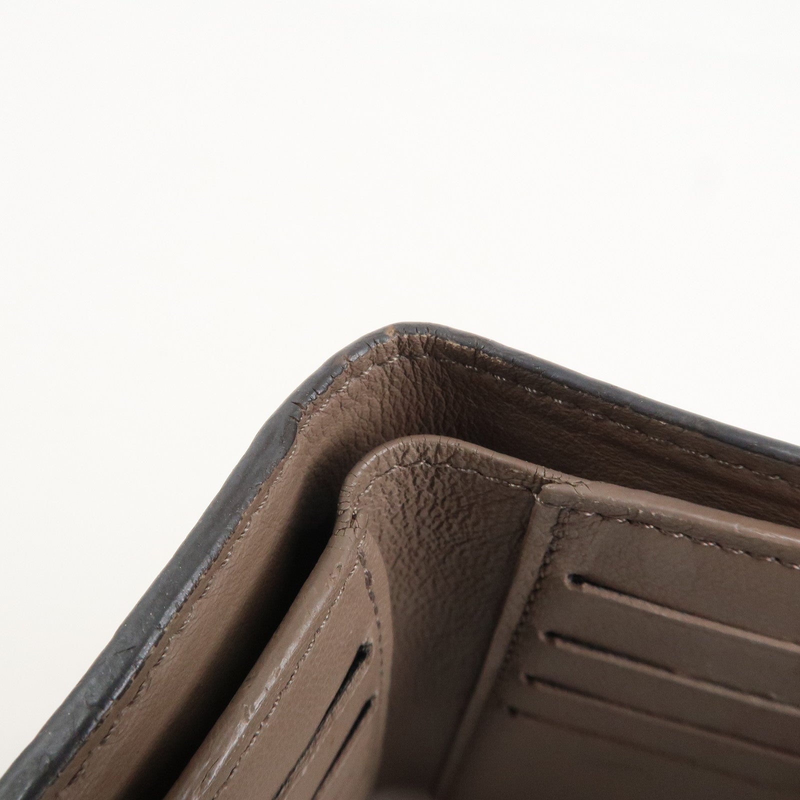 Louis Vuitton Portefeuille Capucines Leather Wallet Magnolia M80493 Used