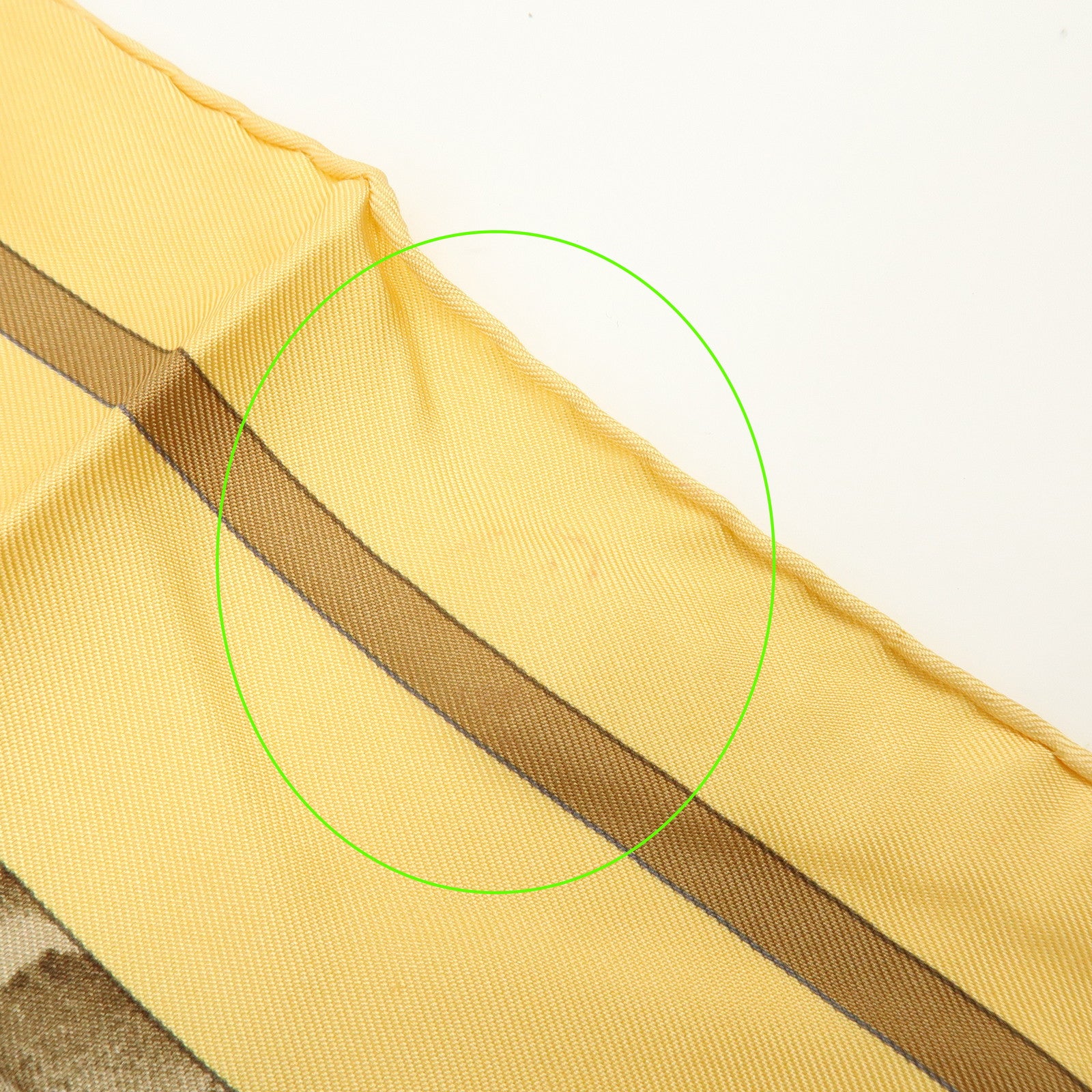HERMES Carre 90 Silk 100% Scarf Casse Noisette Squirrel Yellow