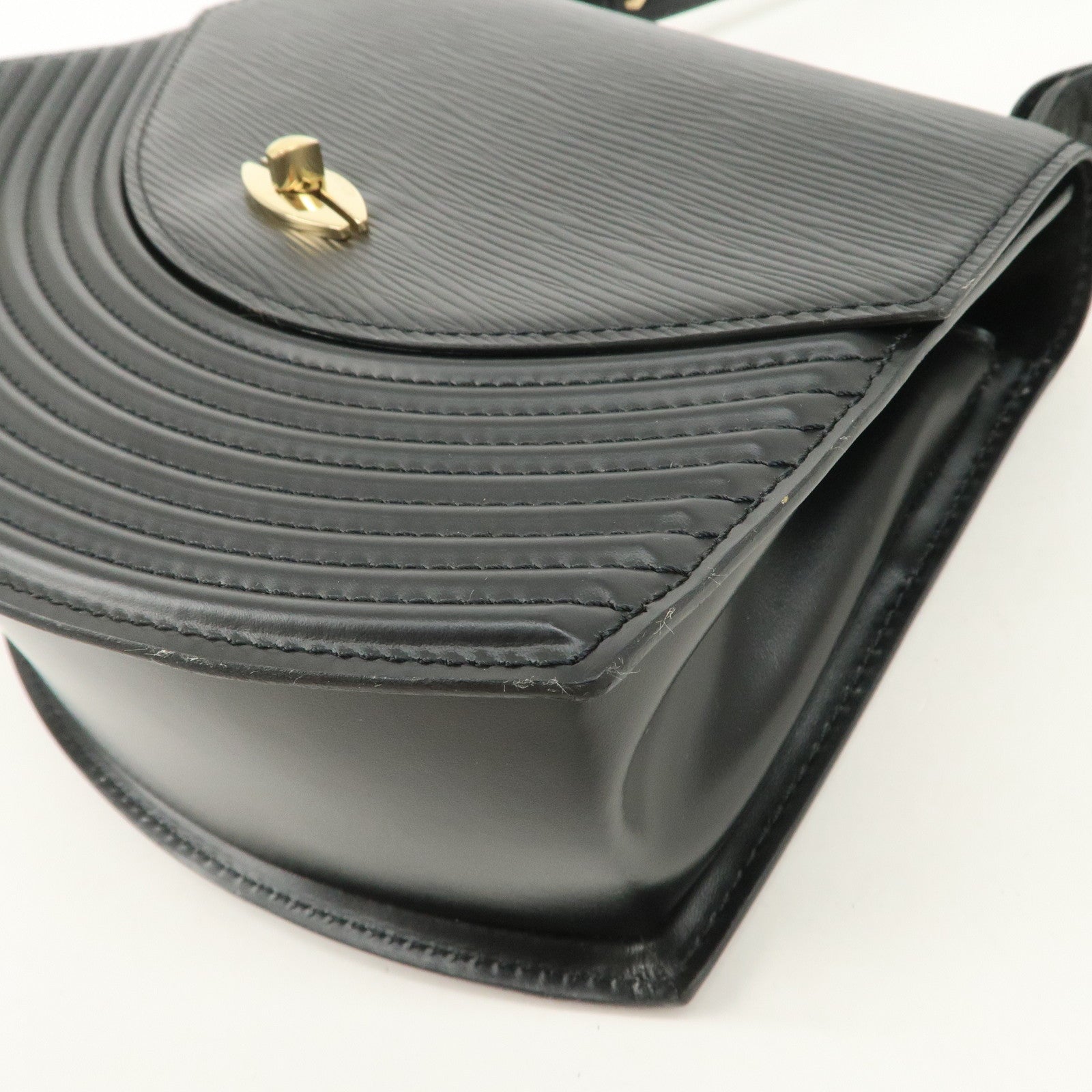 Louis Vuitton Epi Tilsit Shoulder Bag Hand Bag Noir M52482