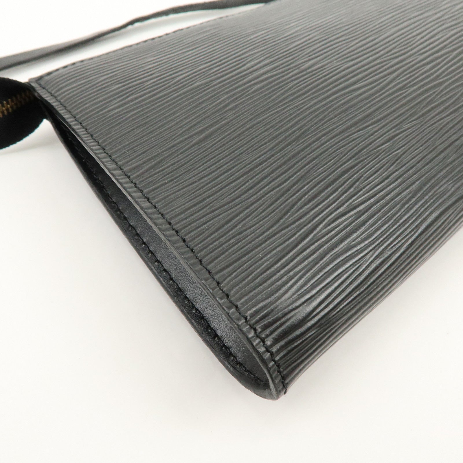 Louis Vuitton Epi Pochette Accessoires Clutch Bag Noir M52942