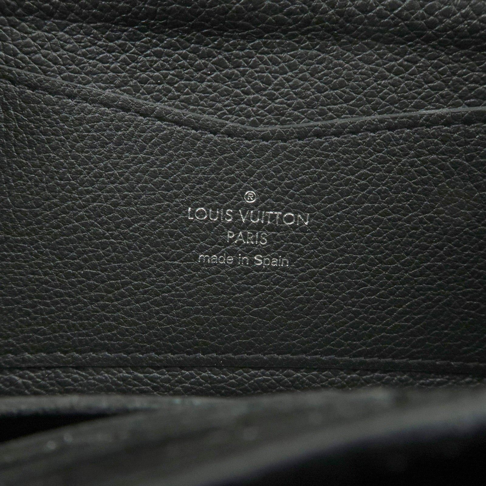 Louis Vuitton Lockme Leather Round Zippy Long Wallet Noir M62622