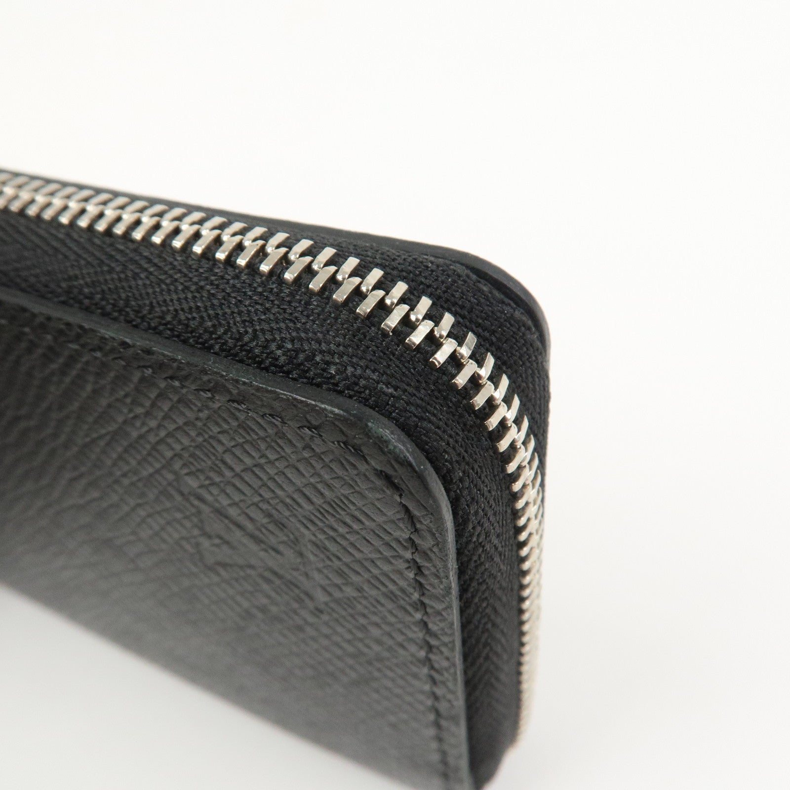 Louis Vuitton Taiga Zippy Coin Purse Coin Case Noir Black M30511