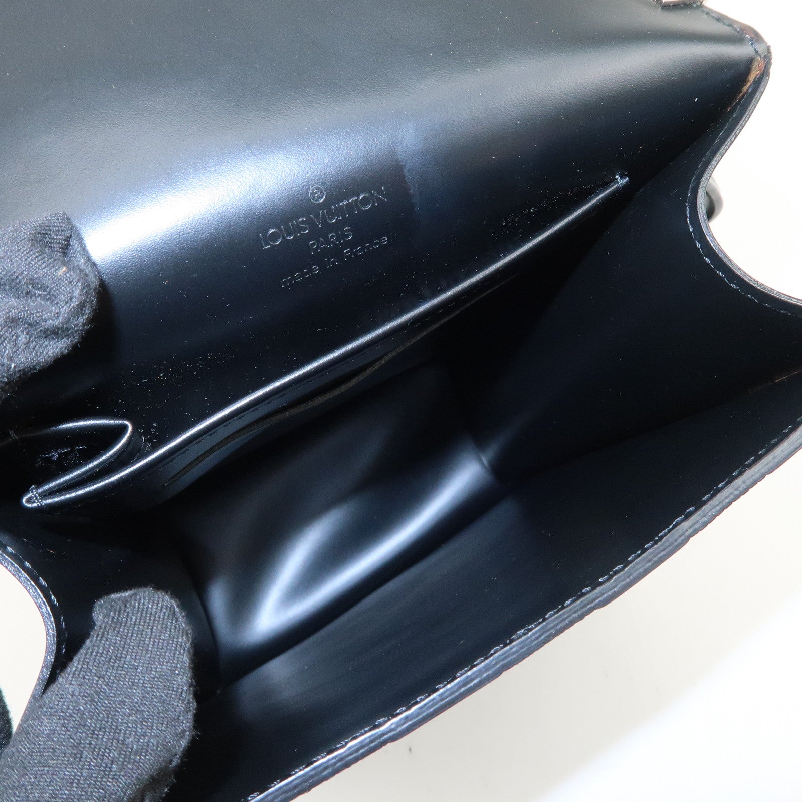 Louis Vuitton Damier Vernis Club Shoulder Bag Noir M92127