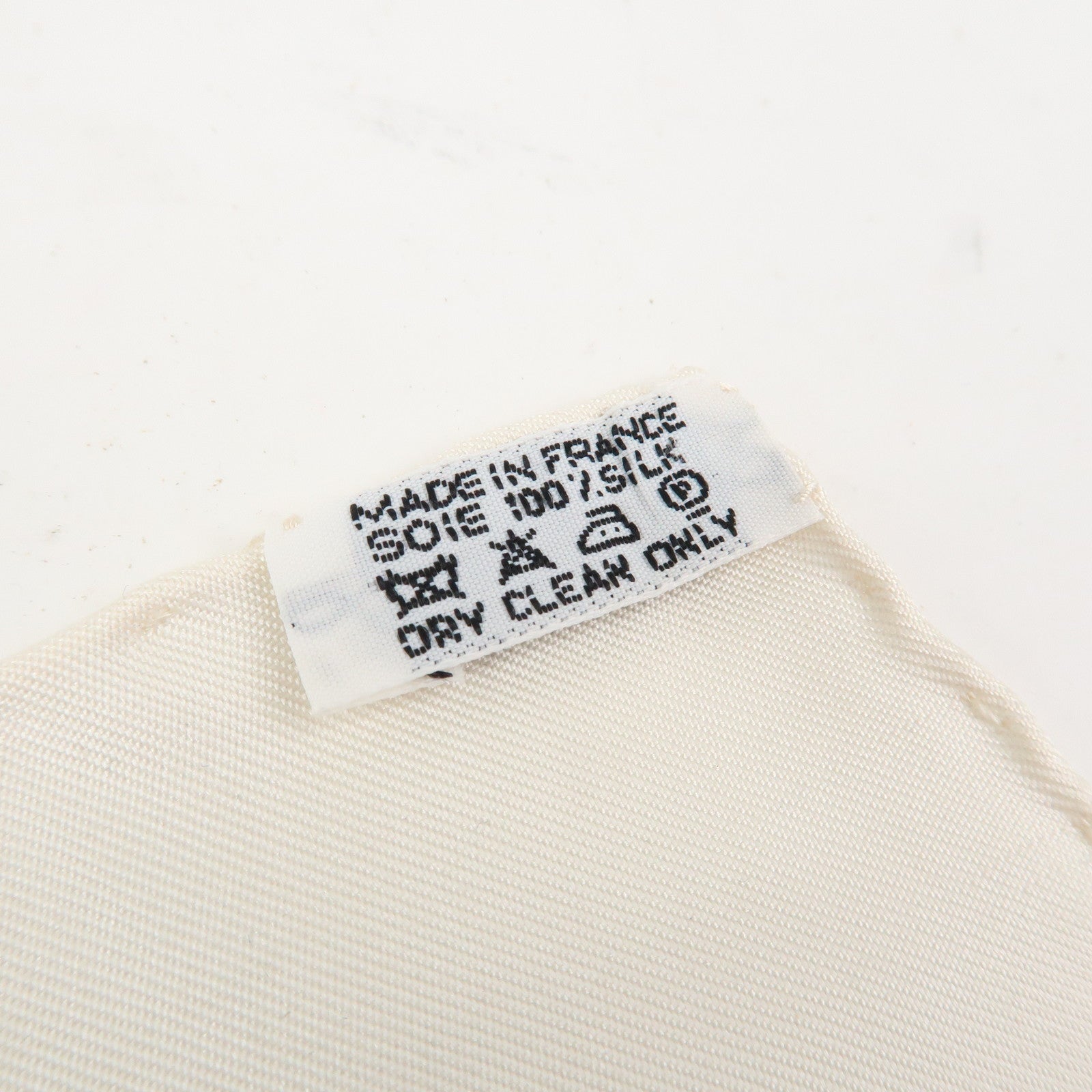 HERMES Carre 90 Silk 100% Scarf Smiles in Third millenary White