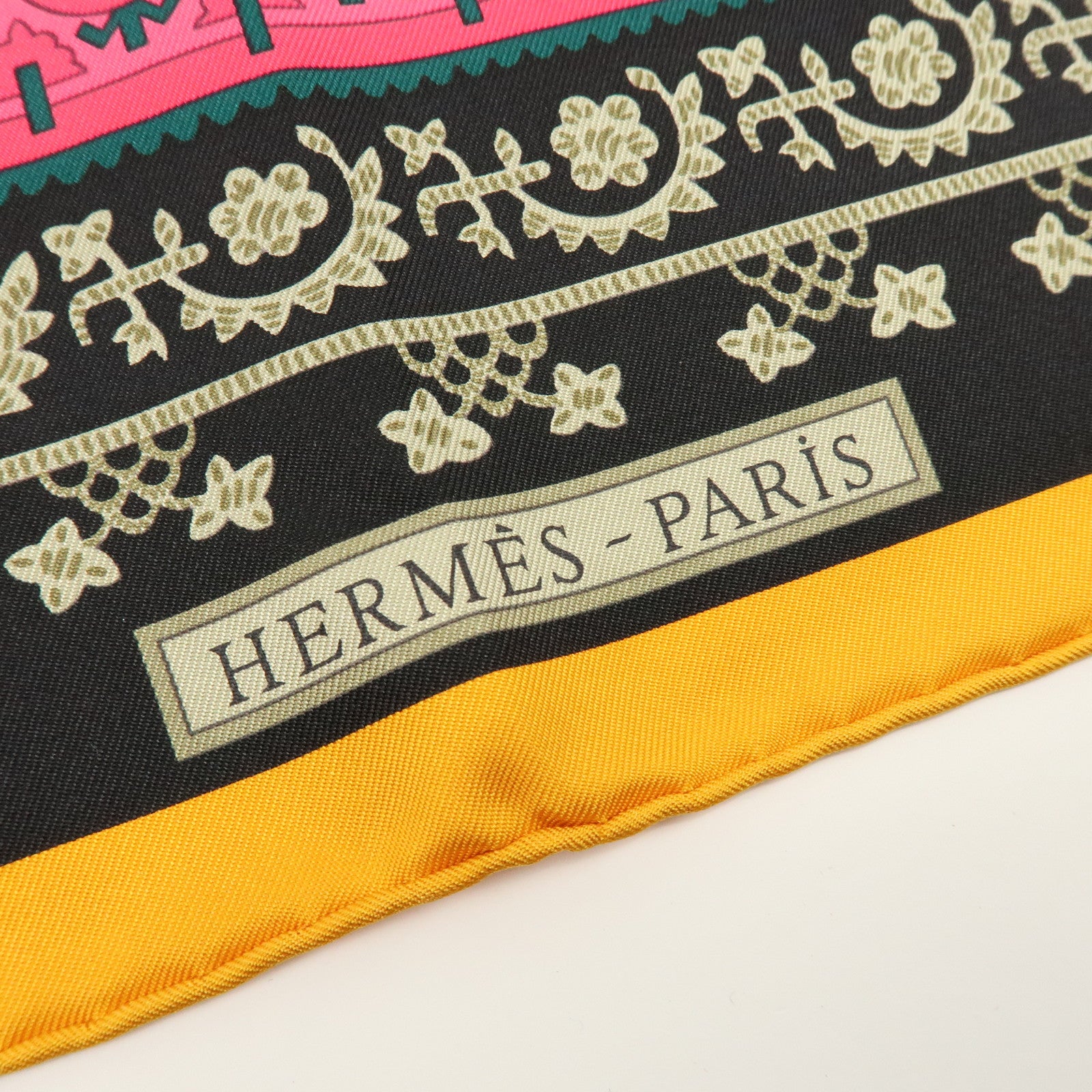 HERMES Carre 90 Silk 100% Scarf Brins d'or Pink Black Multi Color