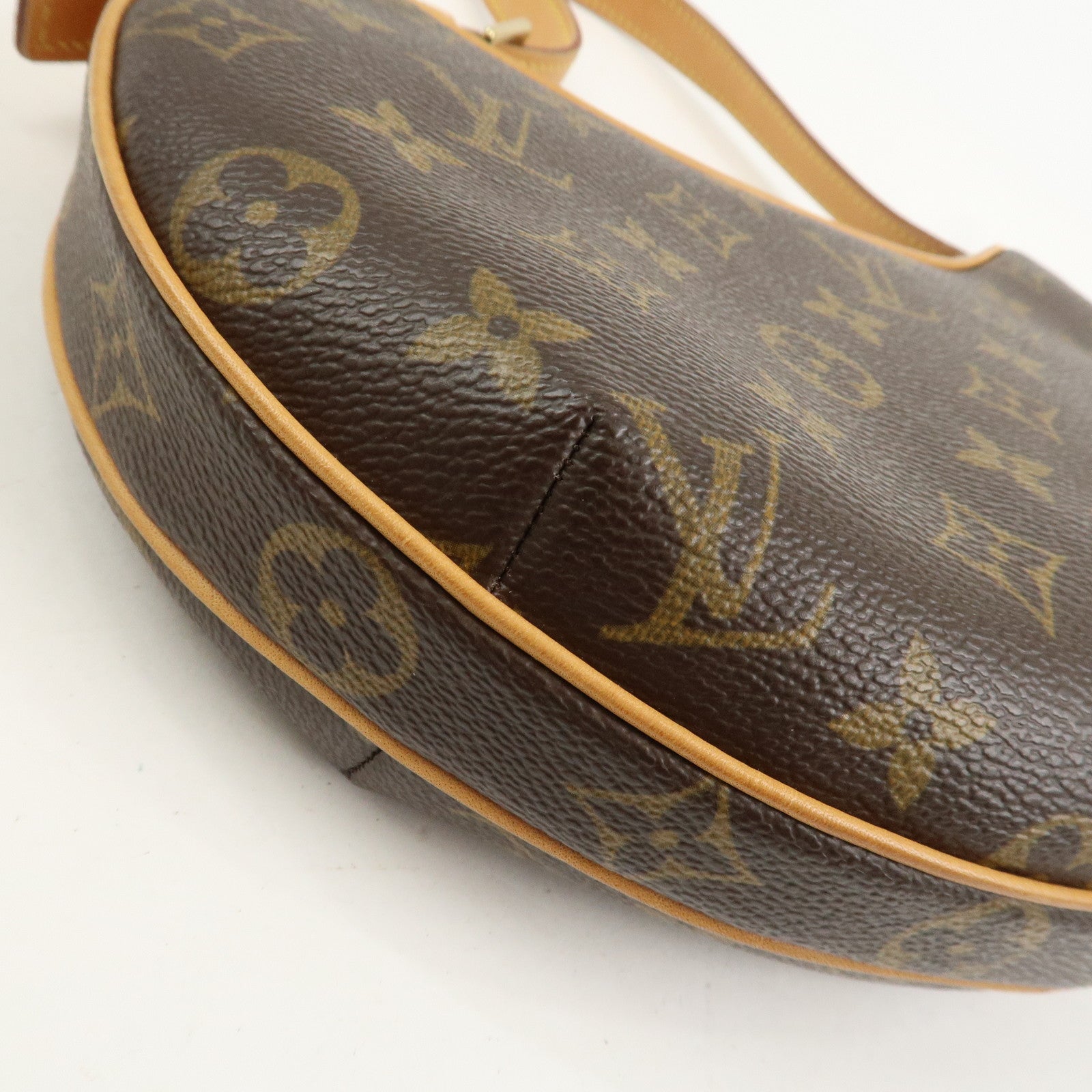 Louis Vuitton Monogram Pochette Croissant Shoulder Hand Bag M51510