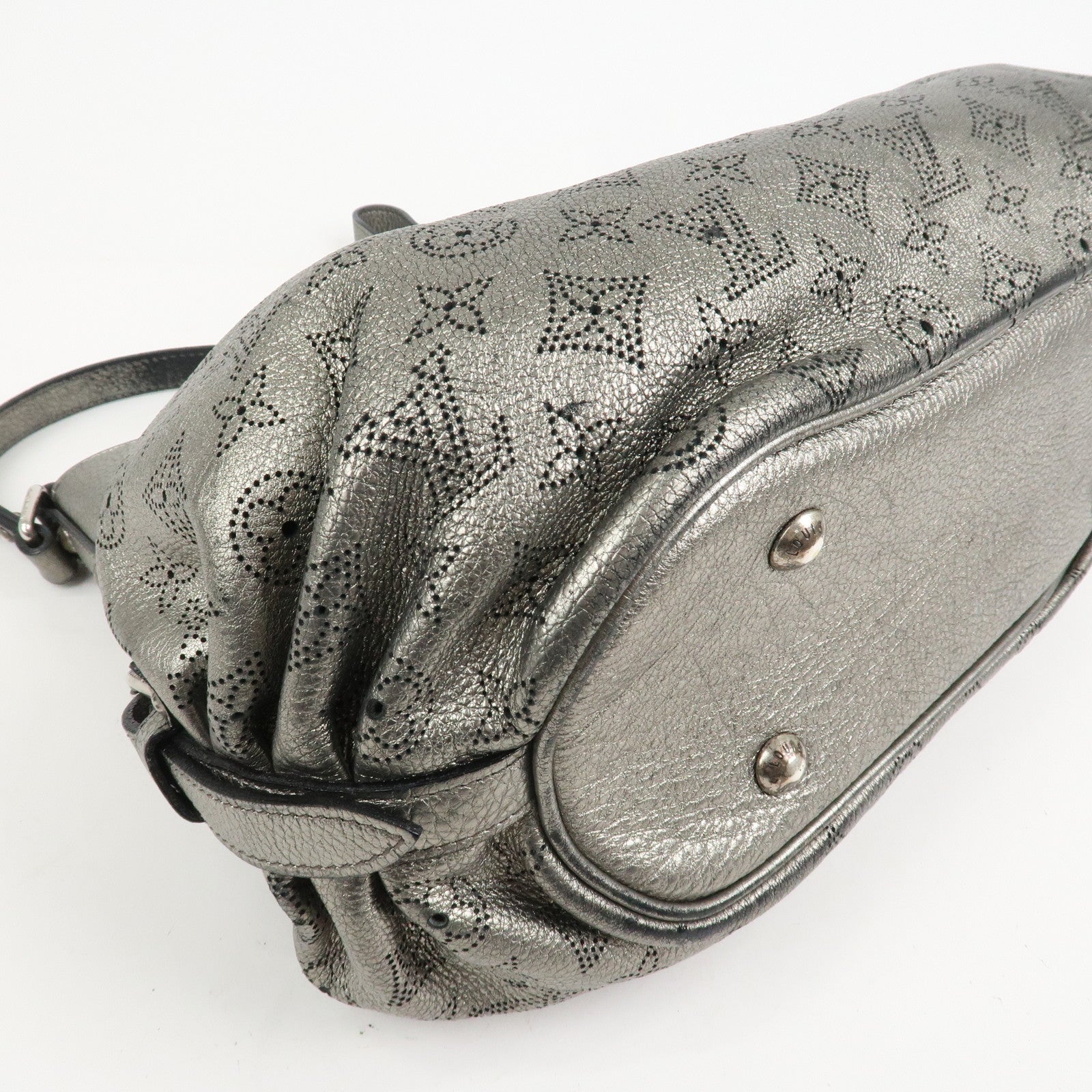 Louis Vuitton Monogram Mahina XS Shoulder Bag Argent M95718
