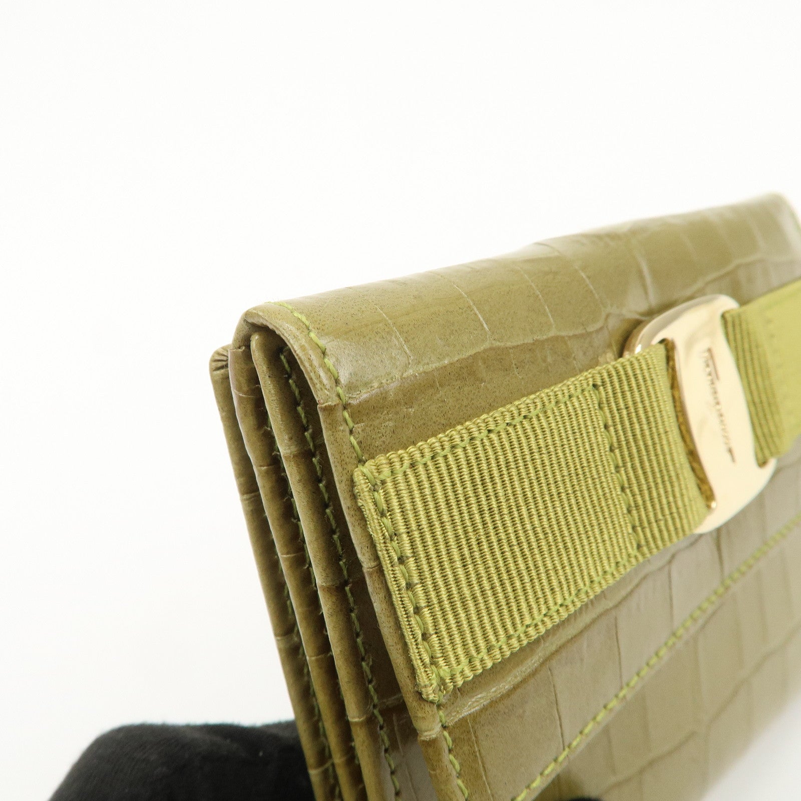 Ferragamo Vara Logo Embossed Leather Compact Wallet Light Green