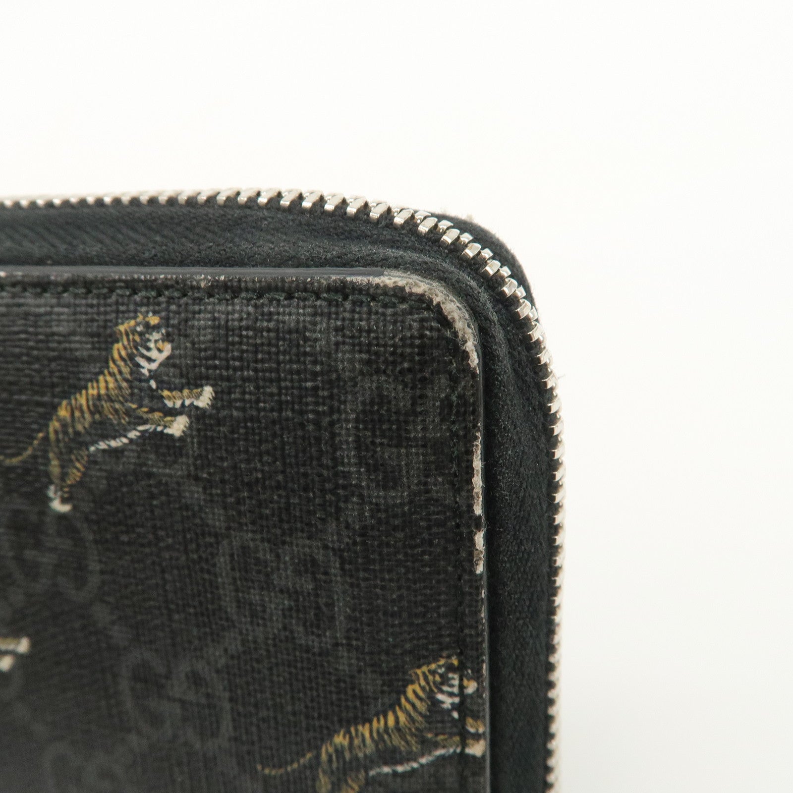 GUCCI Tiger Motif GG Supreme PVC Leather Round Zippy Wallet 575135