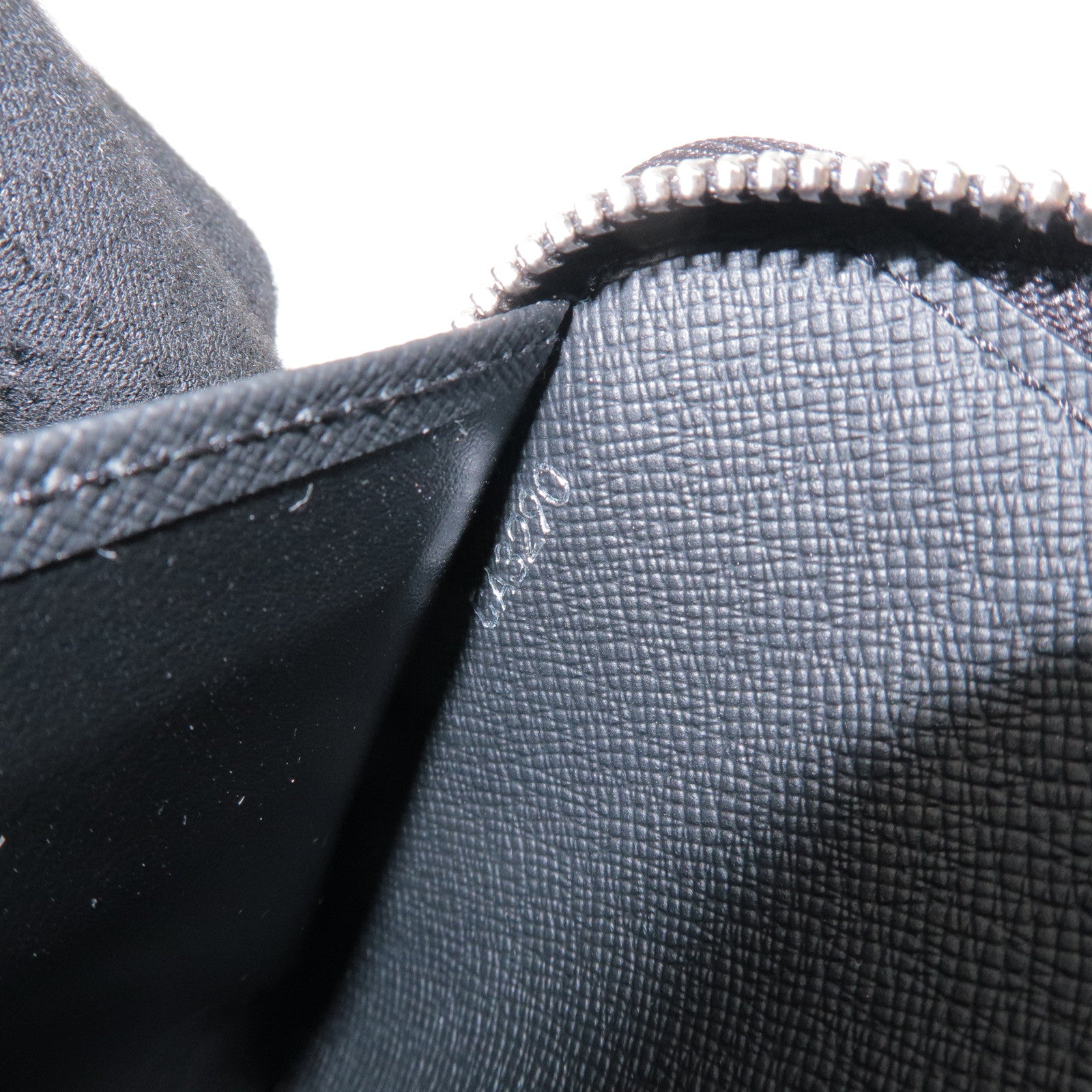 Louis Vuitton Taiga Zippy Organizer NM Long Wallet Noir M30056