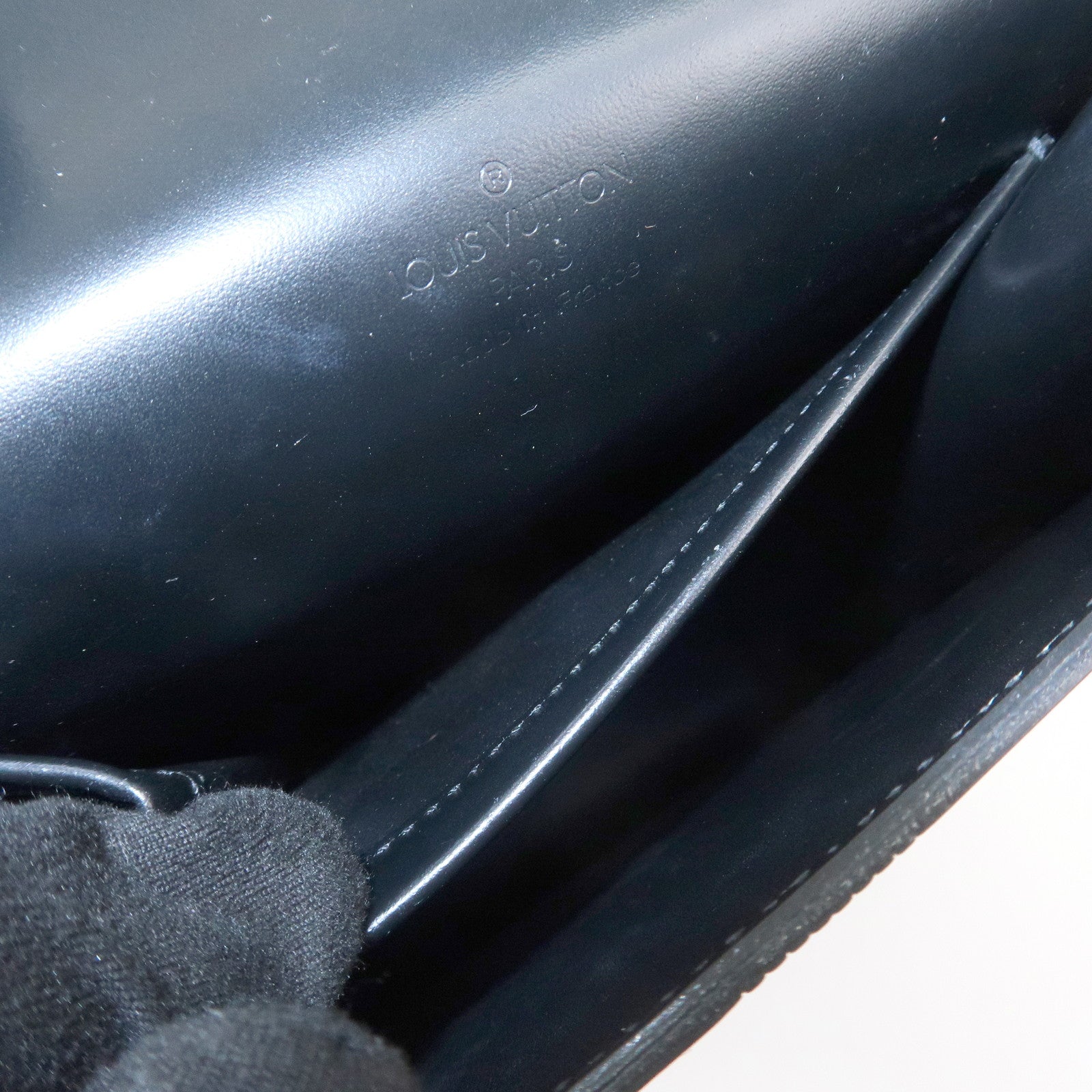 Louis Vuitton Damier Vernis Club Shoulder Bag Noir M92127