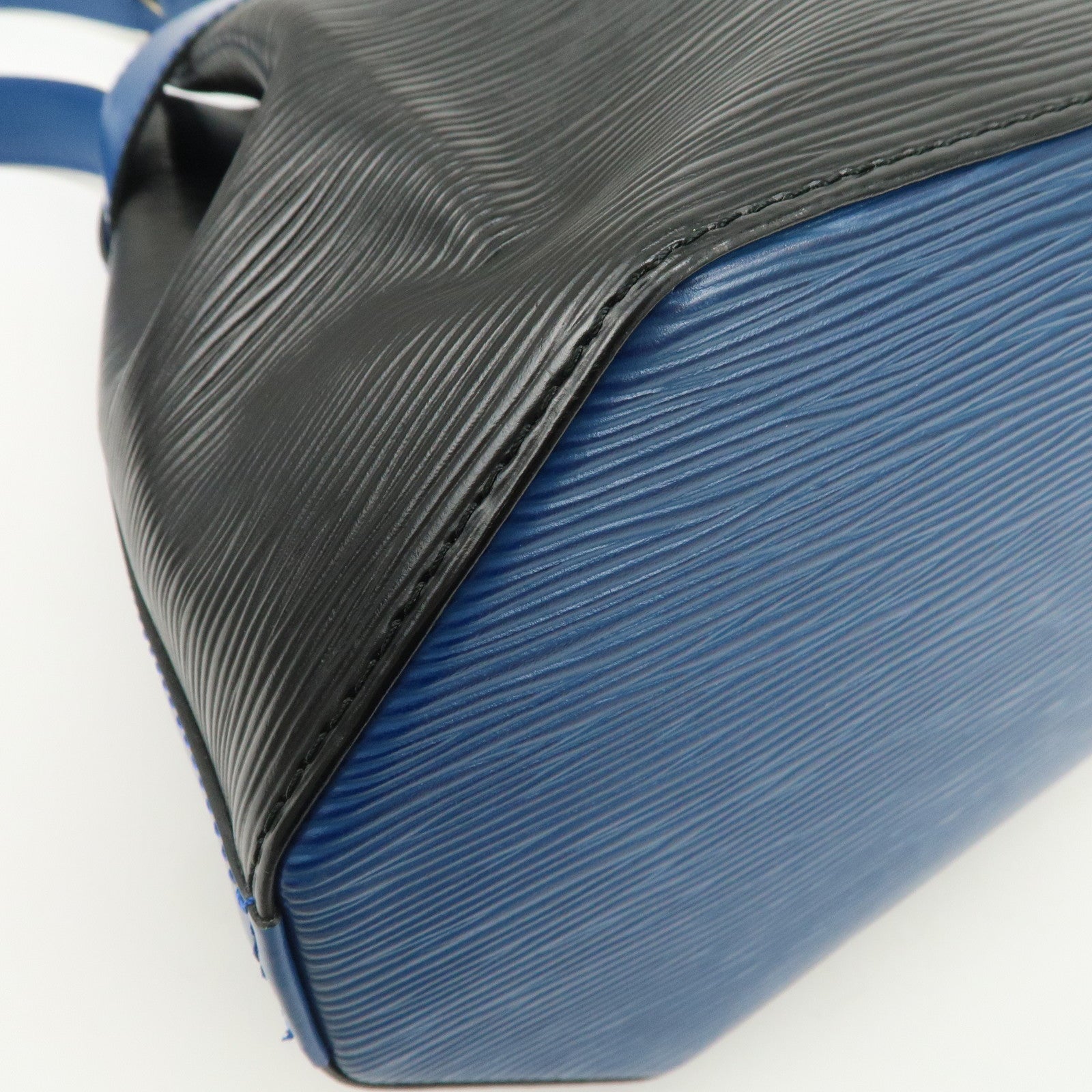 Louis Vuitton Epi Leather Sac de Paul Shoulder Bag Noir Tredo Blue