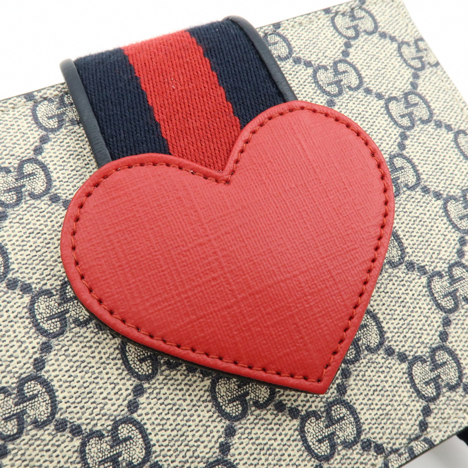 GUCCI Sherry Heart GG Supreme Shoulder Bag Beige Navy 293830