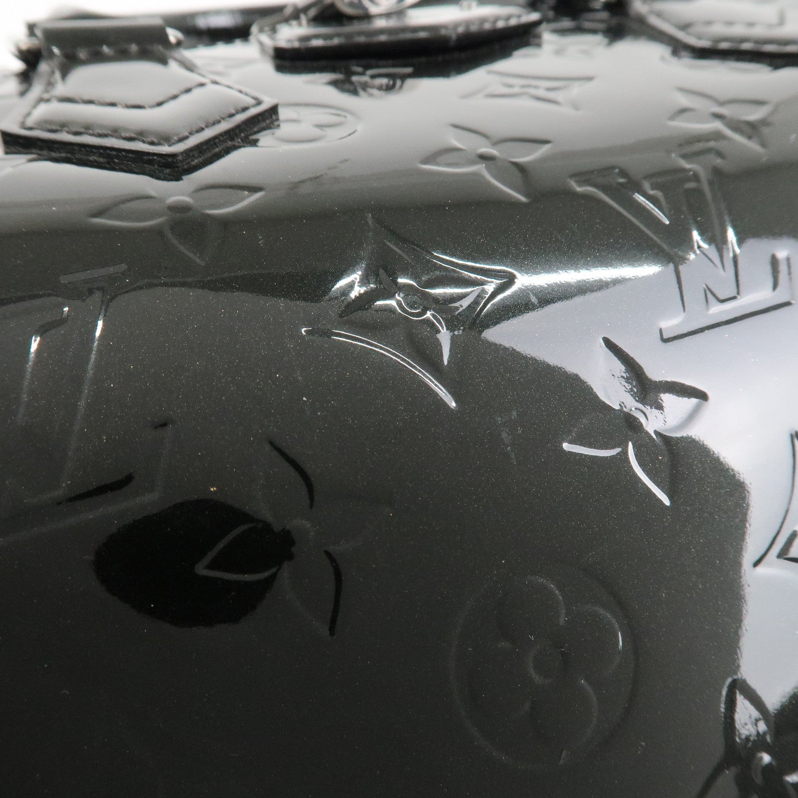 Louis Vuitton Monogram Vernis Leather Montana Hand Bag Noir M90060