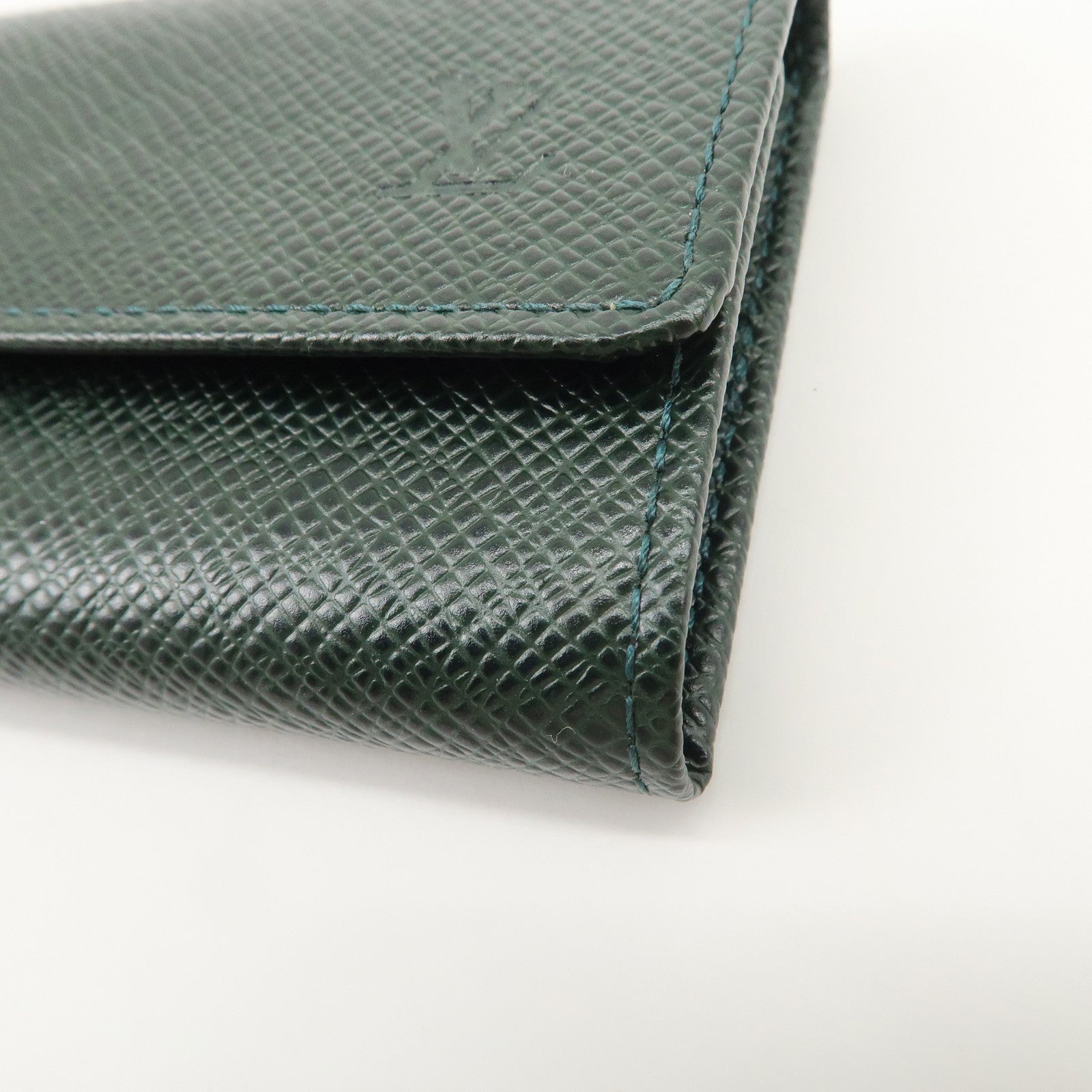 Louis Vuitton Taiga Leather Multicles 6 Key Case Epicea M30534