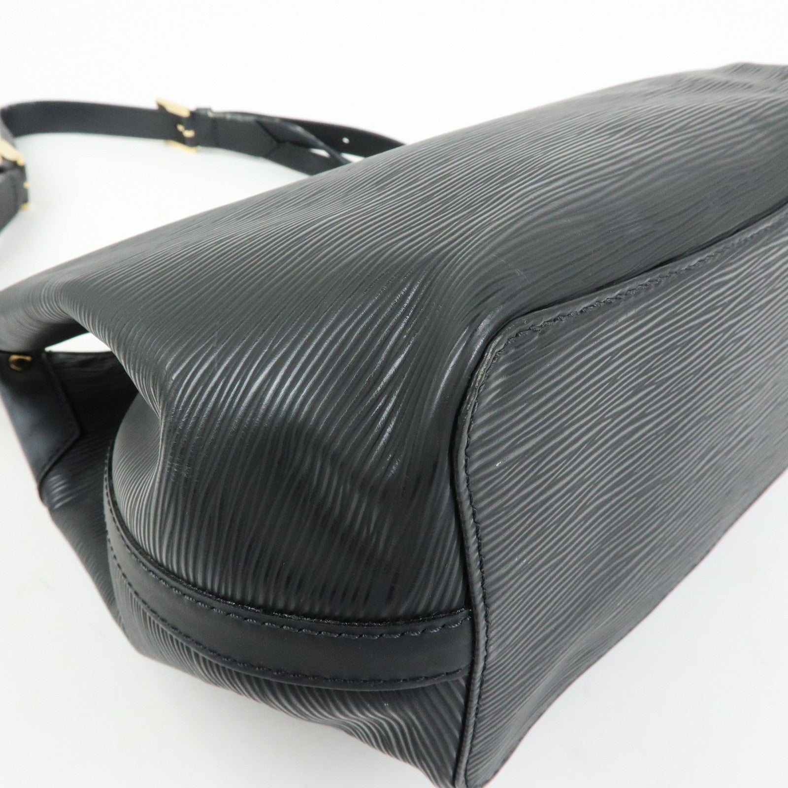 Louis Vuitton Epi Mandala MM Shoulder Bag Noir Black M58892