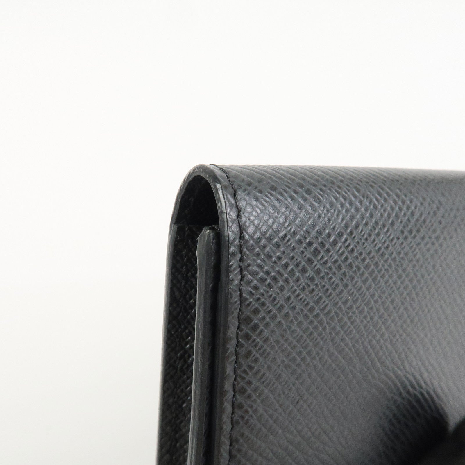 Louis Vuitton Taiga Enveloppe Cartes de Visite Card Case M30922