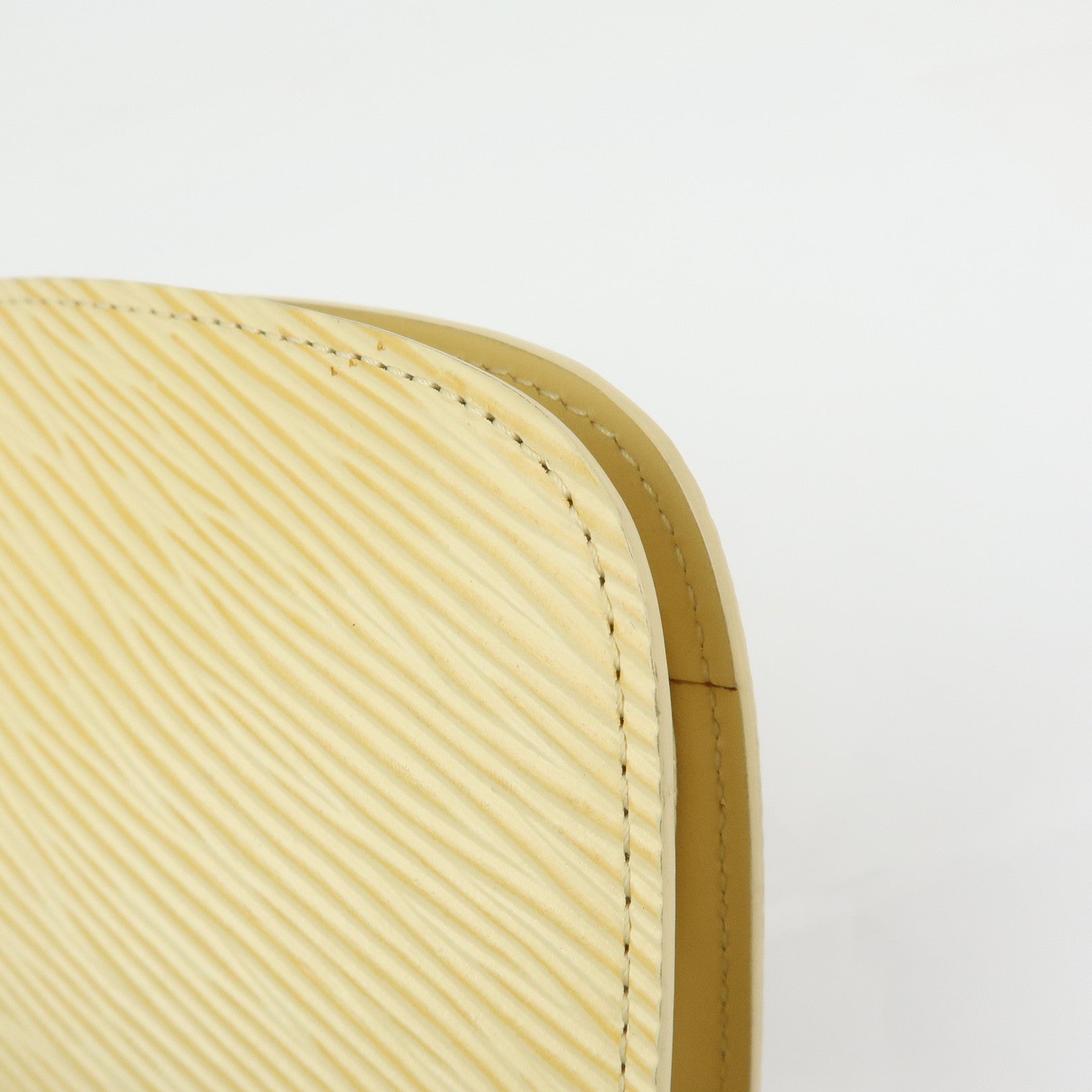Louis Vuitton Epi Portefeuille Epi Z Coin Case Vanilla M6344A