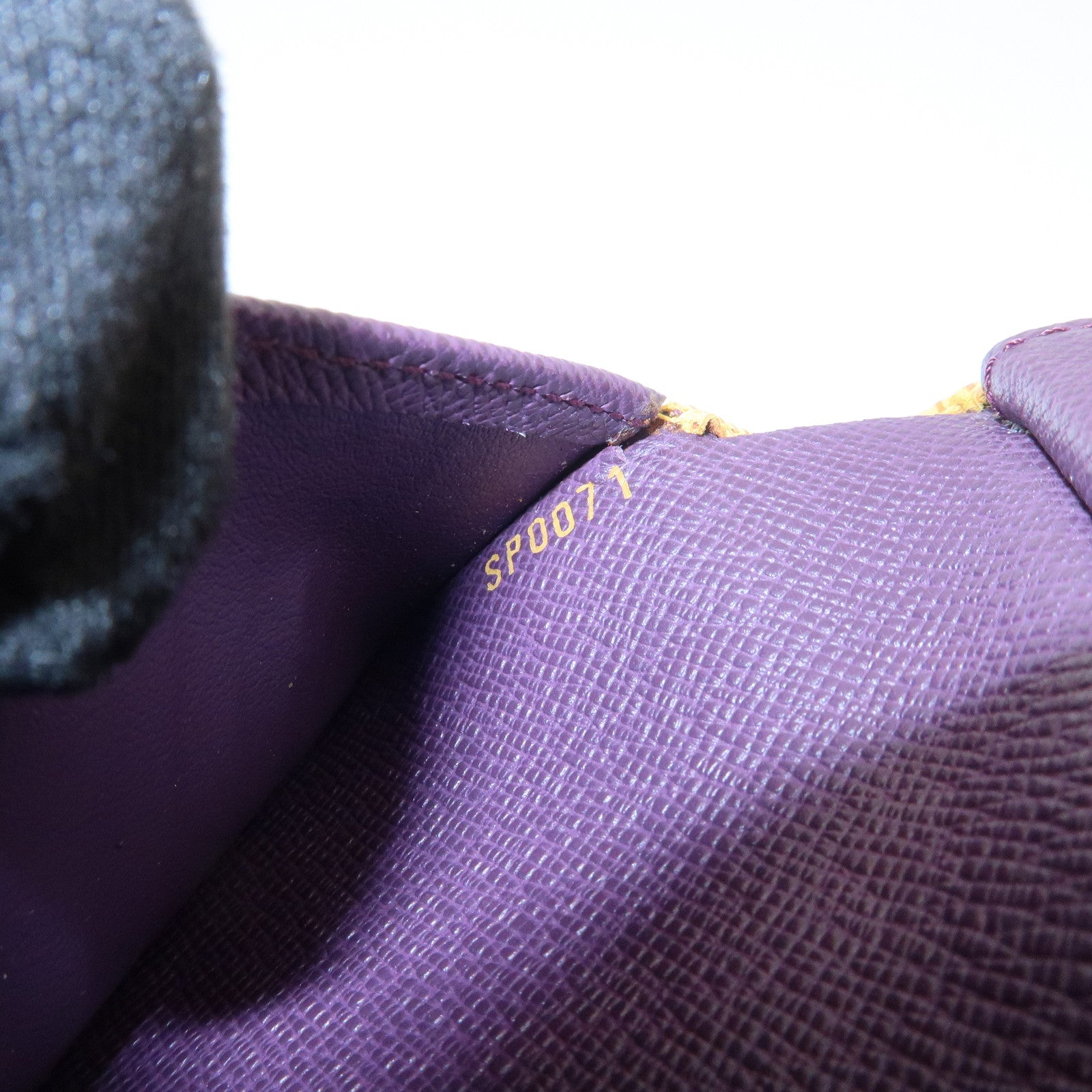 Louis Vuitton Epi leather Porte Tresor Etui Papier Wallet M63719