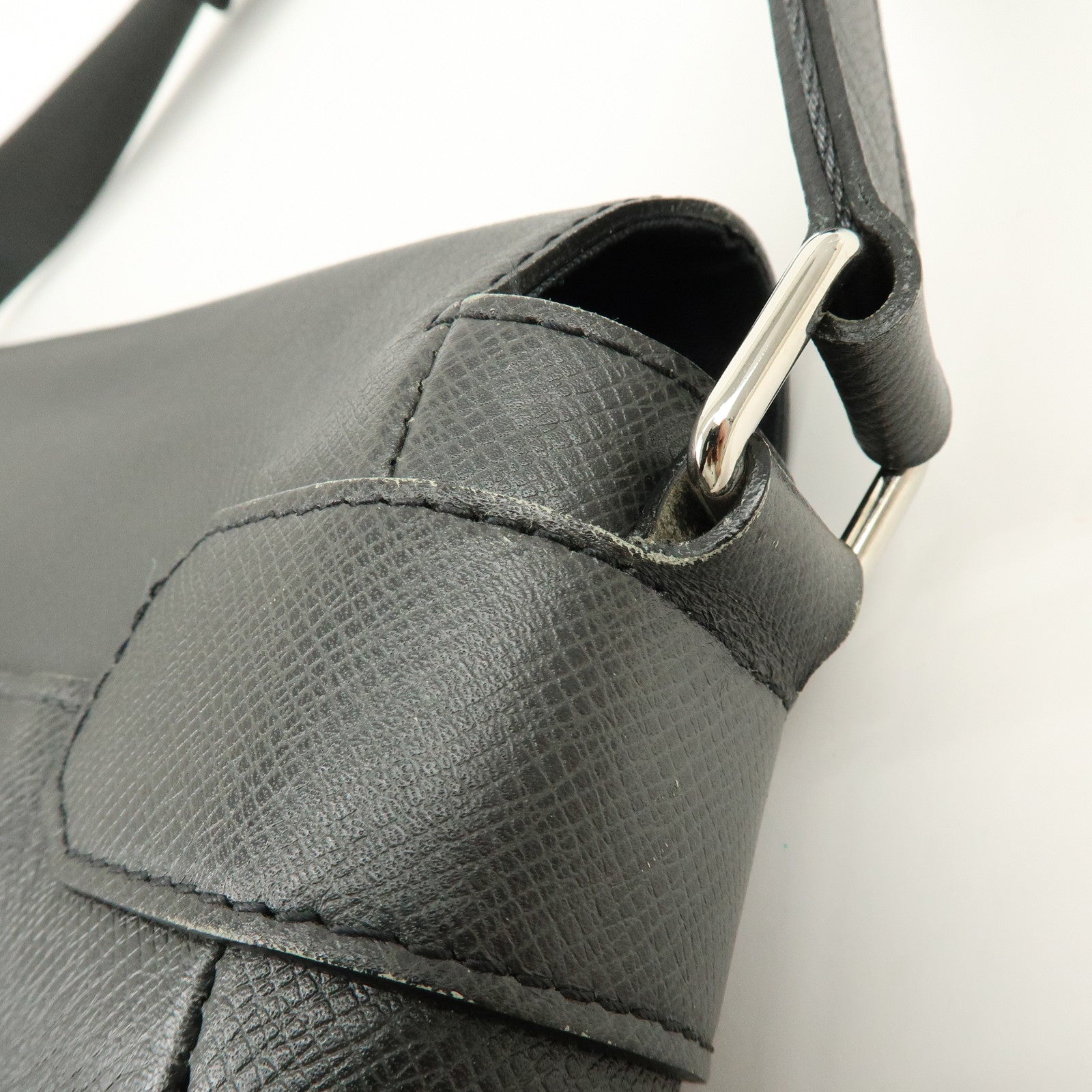 Louis Vuitton Taiga Leather Romain Shoulder Bag Ardoise M32852