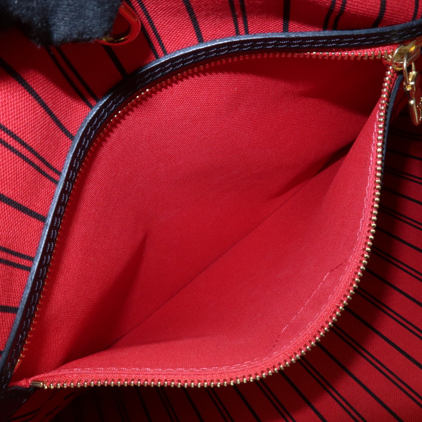 Louis Vuitton LV World Tour Monogram Neverfull MM Tote Bag M42844