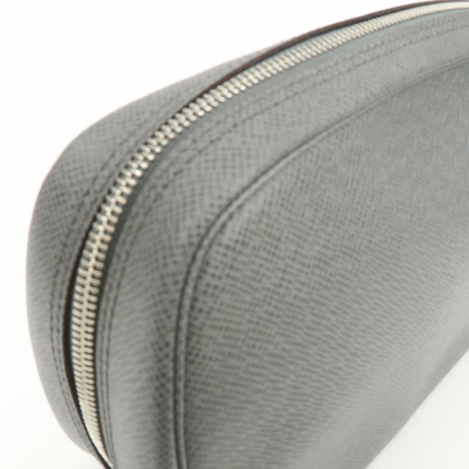 Louis Vuitton Taiga Trousse Toilette GM Pouch Glacier M32663