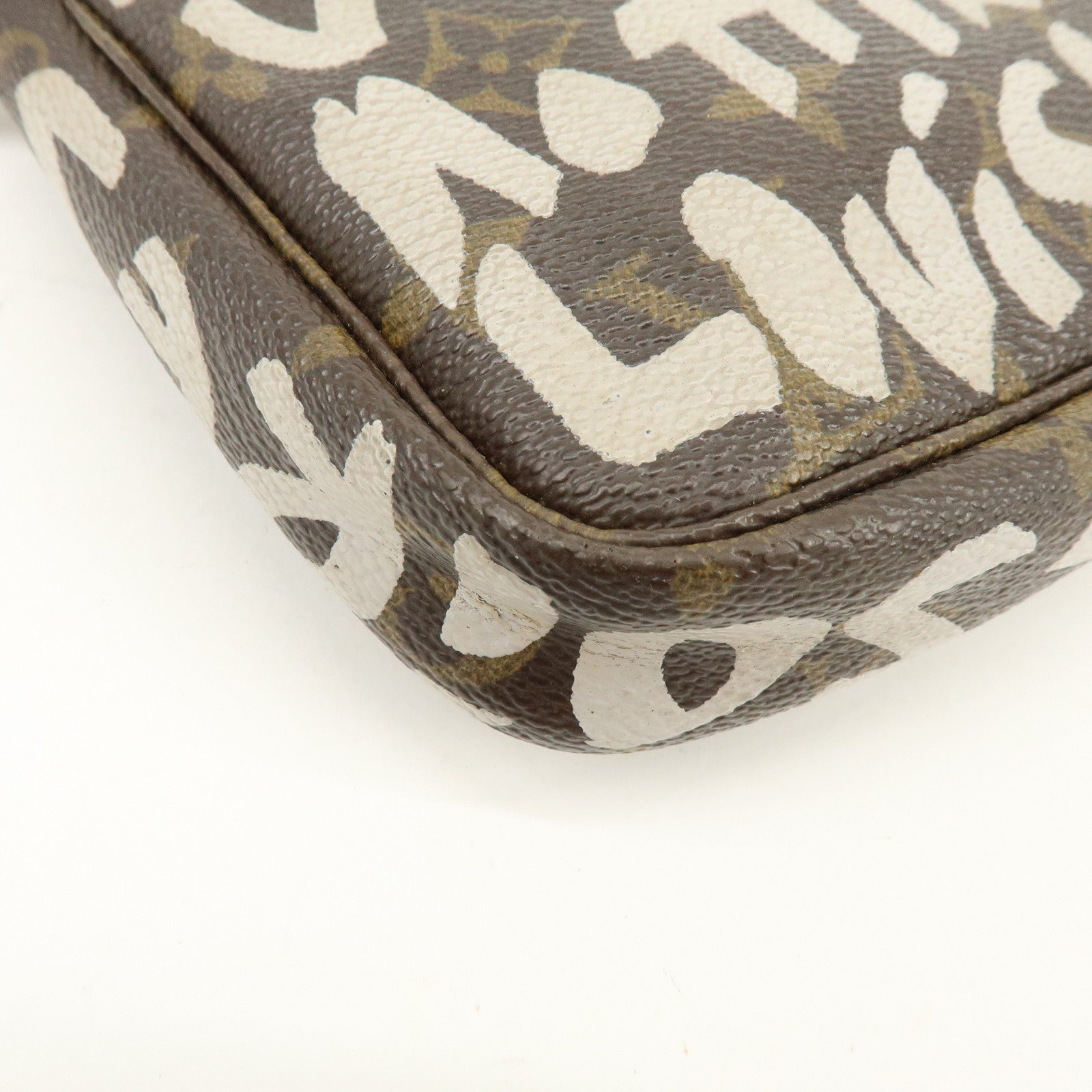 Louis Vuitton Monogram Graffiti Pochette Accessoires Pouch M92192