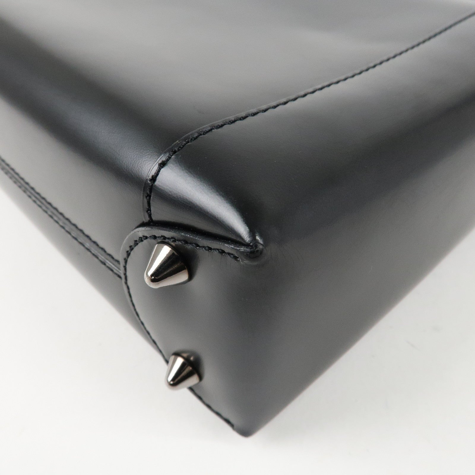 Christian Dior Enamel Leather Maris Pearl Hand Bag Black Used