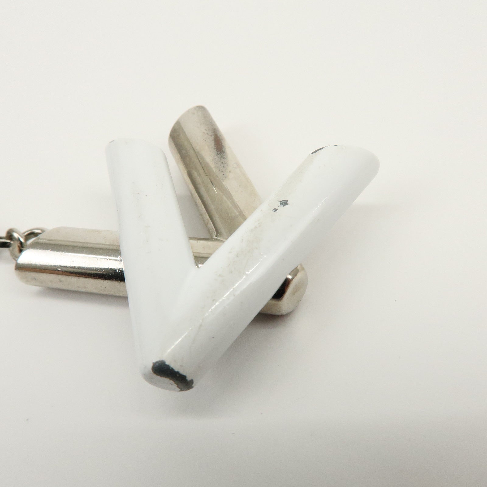 Louis Vuitton Twist Metal Bag Charm Key Holder Silver White M68010