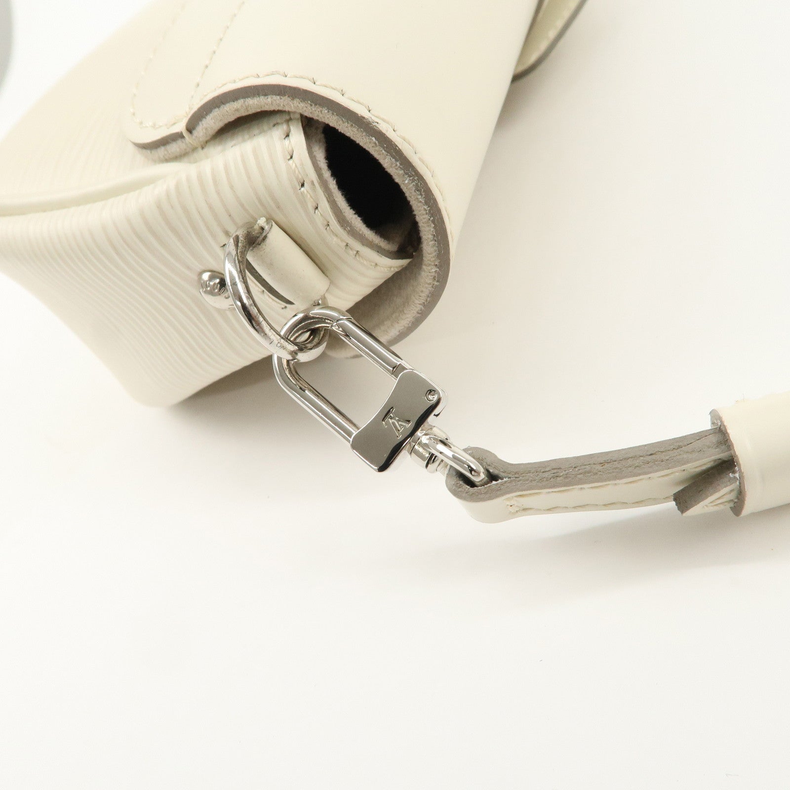 Louis Vuitton Epi Pochette Montaigne Shoulder Bag Ivoire M5929J Used