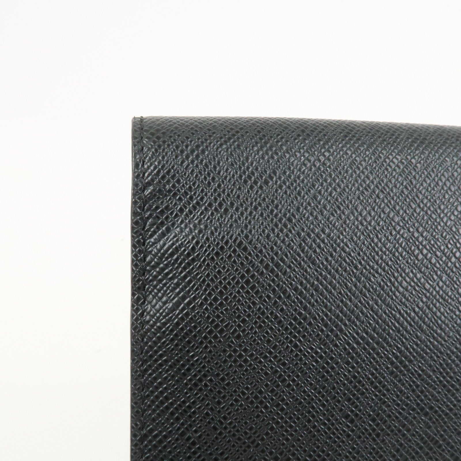 Louis Vuitton Taiga Veraiya Clutch Bag Ardoise M32592