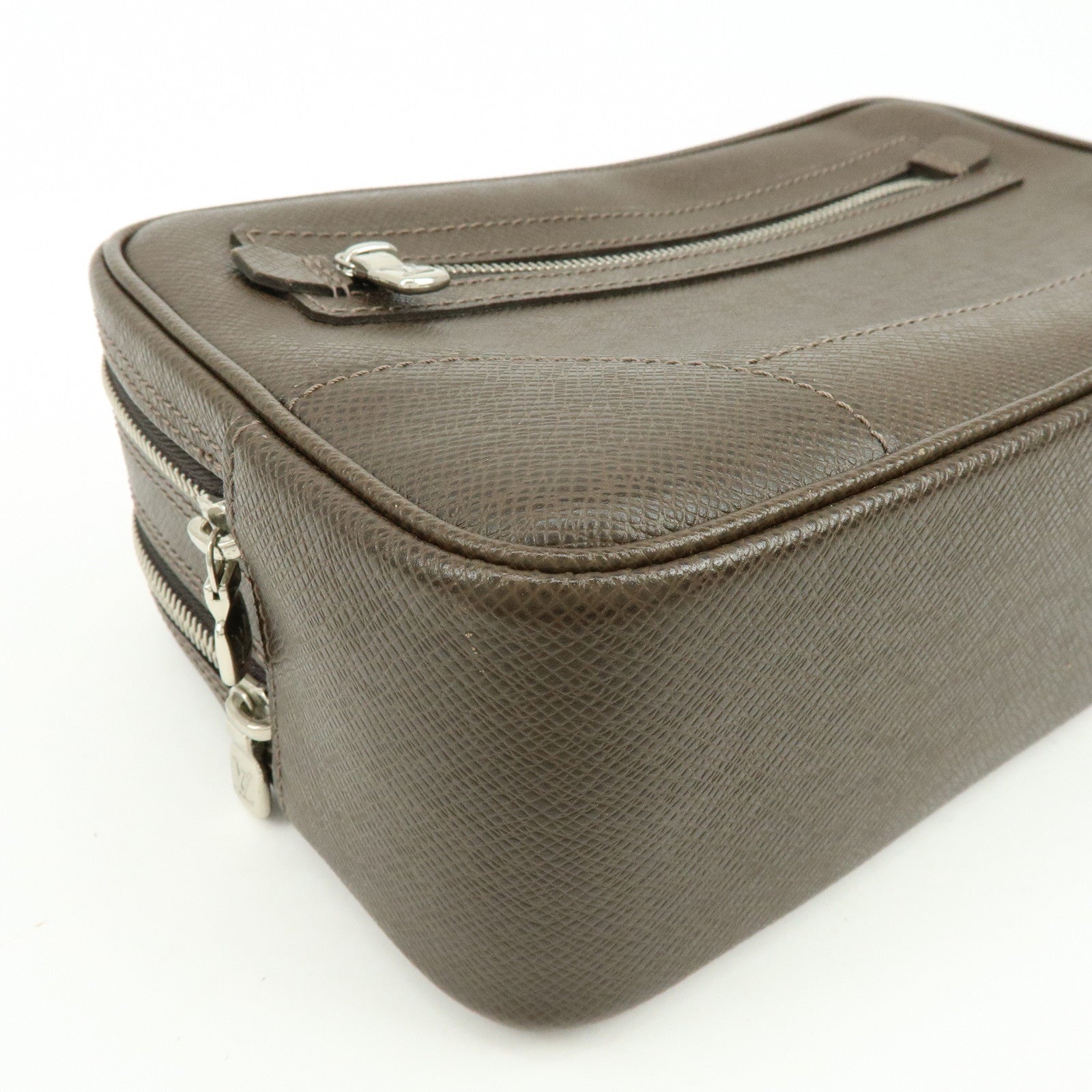 Louis Vuitton Taiga Neo Pavel Clultch Bag Grizzly M31148